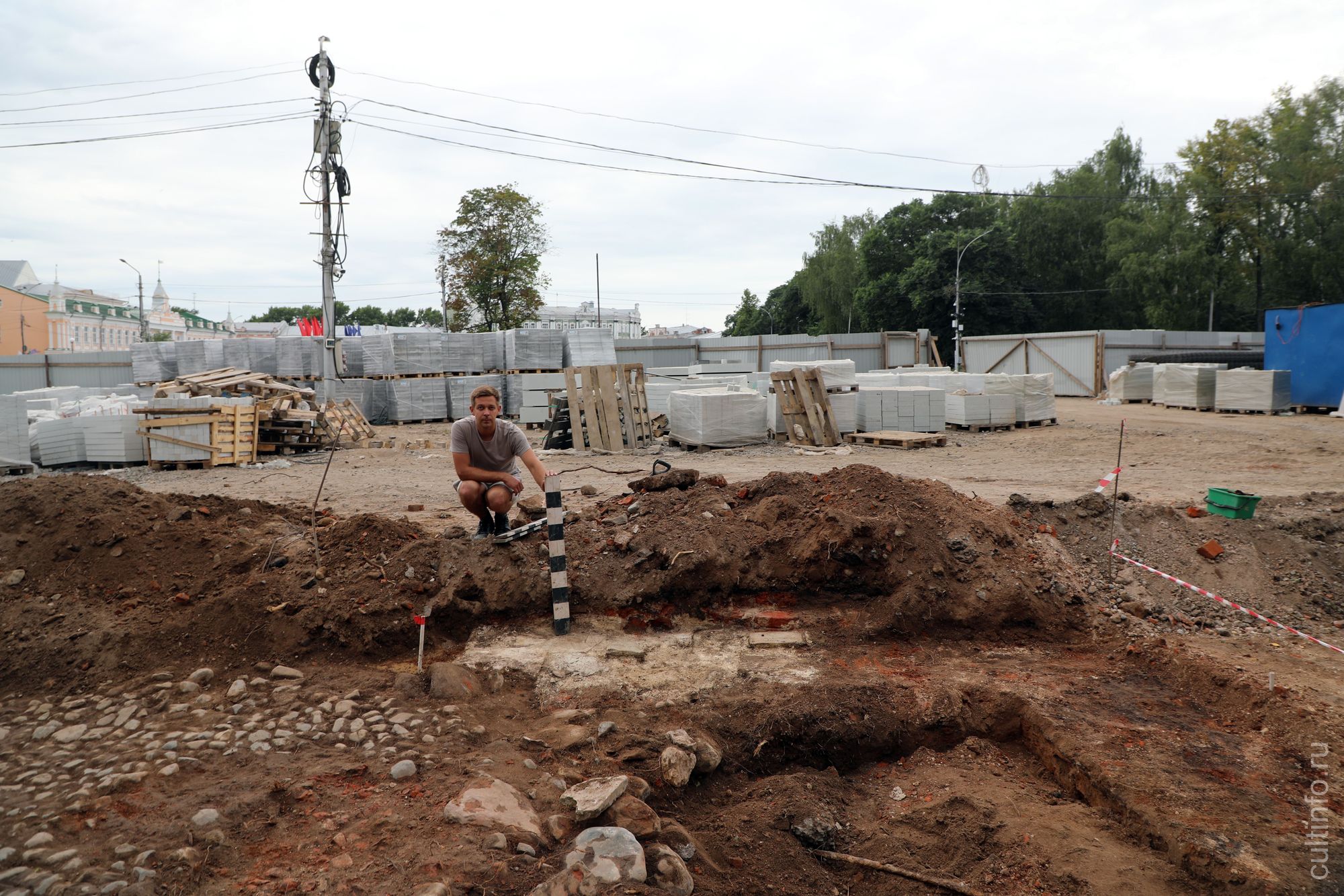 Археологи обнаружили угол паперти Спасо-Всеградского собора
