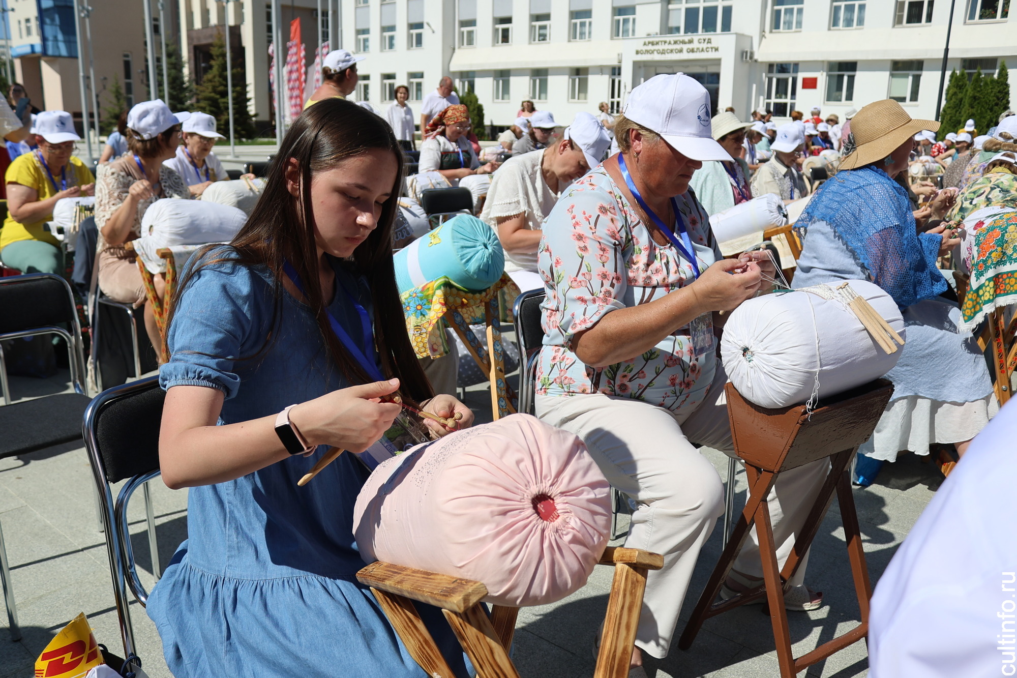 Кружевная акция «Память поколений» объединила в Вологде более 350 мастериц 