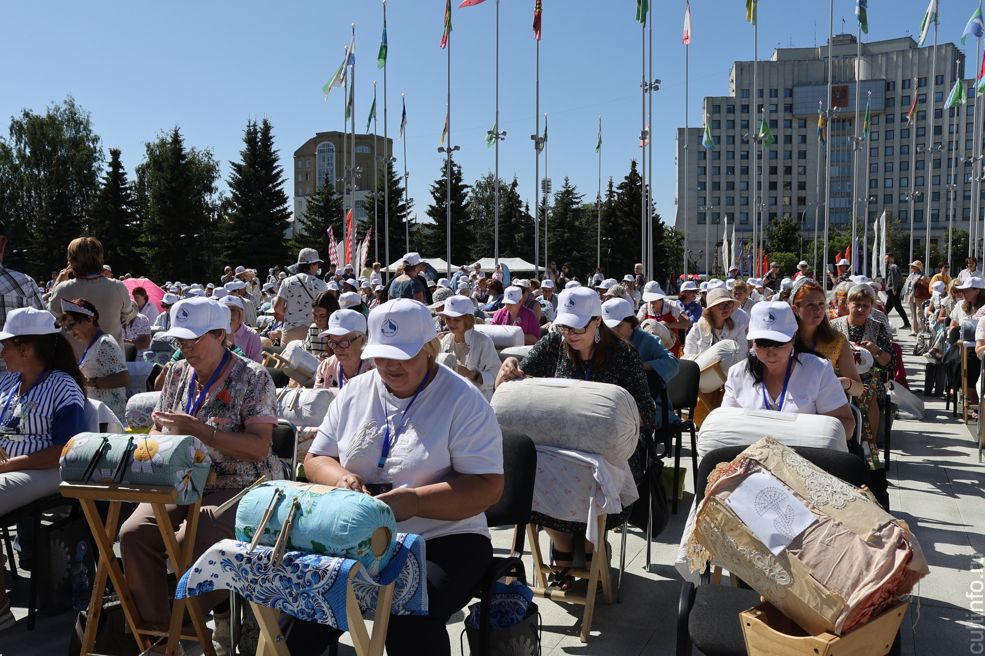 Кружевная акция «Память поколений» объединила в Вологде более 350 мастериц 