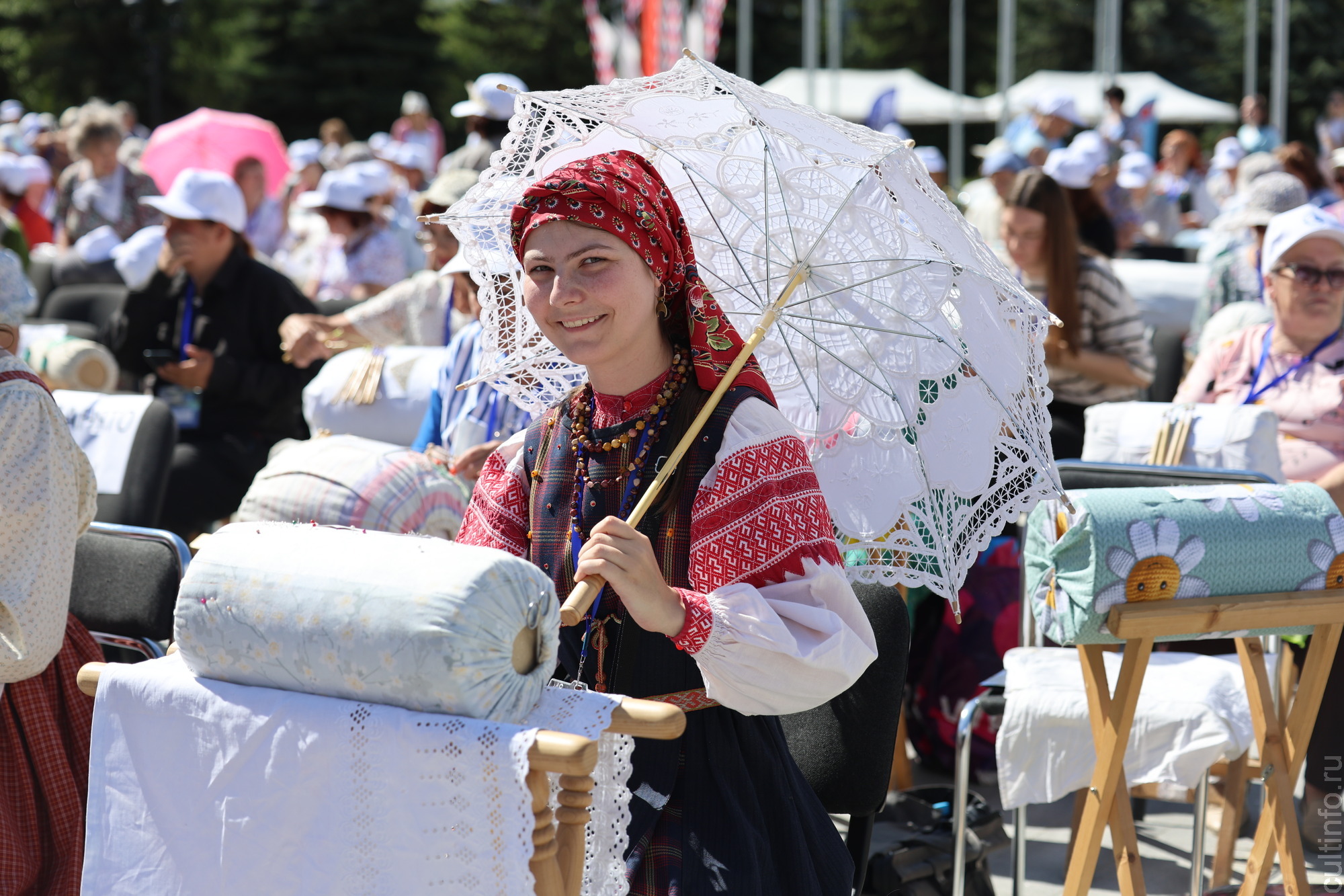 Кружевная акция «Память поколений» объединила в Вологде более 350 мастериц 