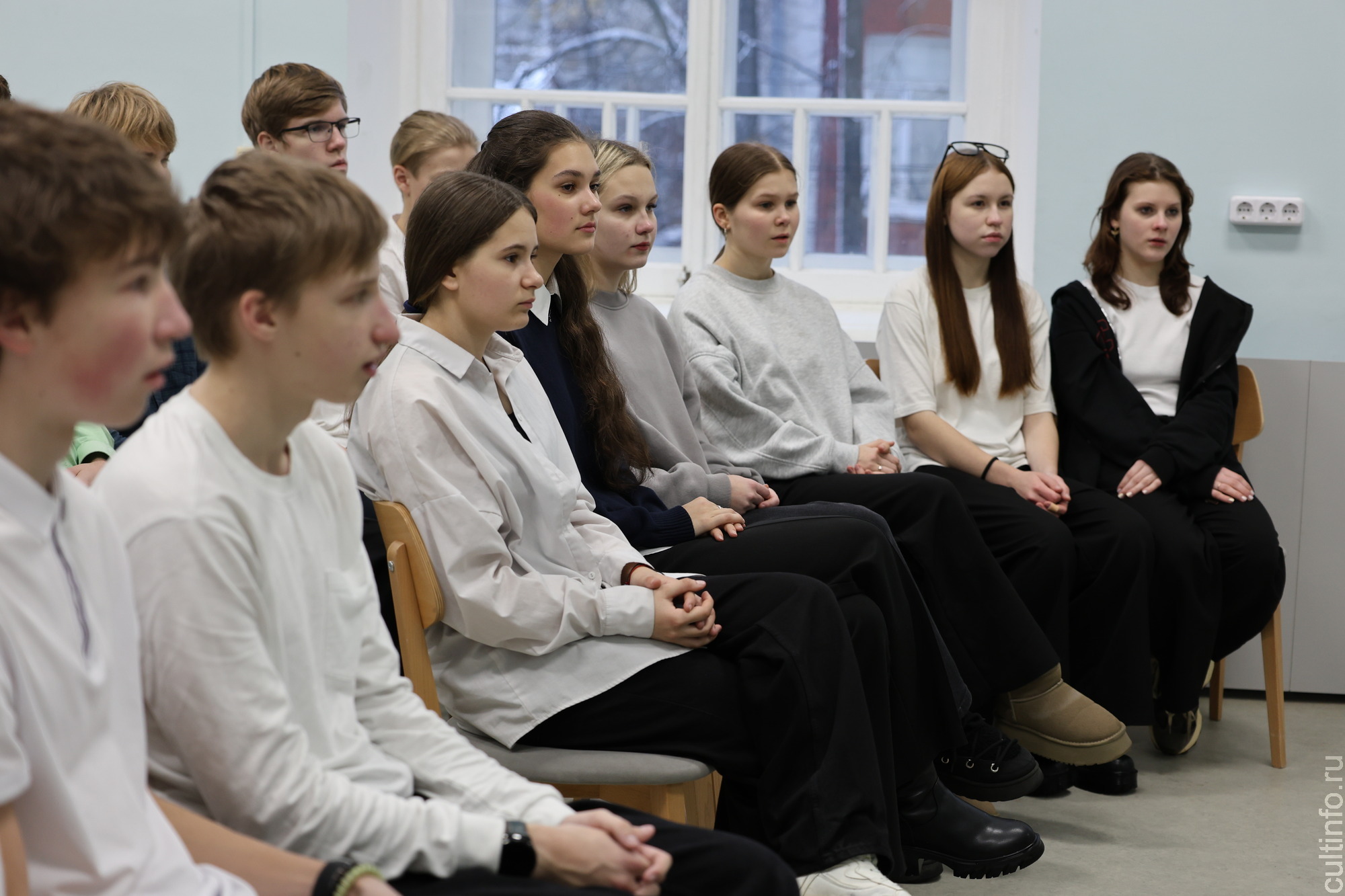 О книге «Тайный остров» рассказал вологодским старшеклассникам писатель Дмитрий Ермаков 