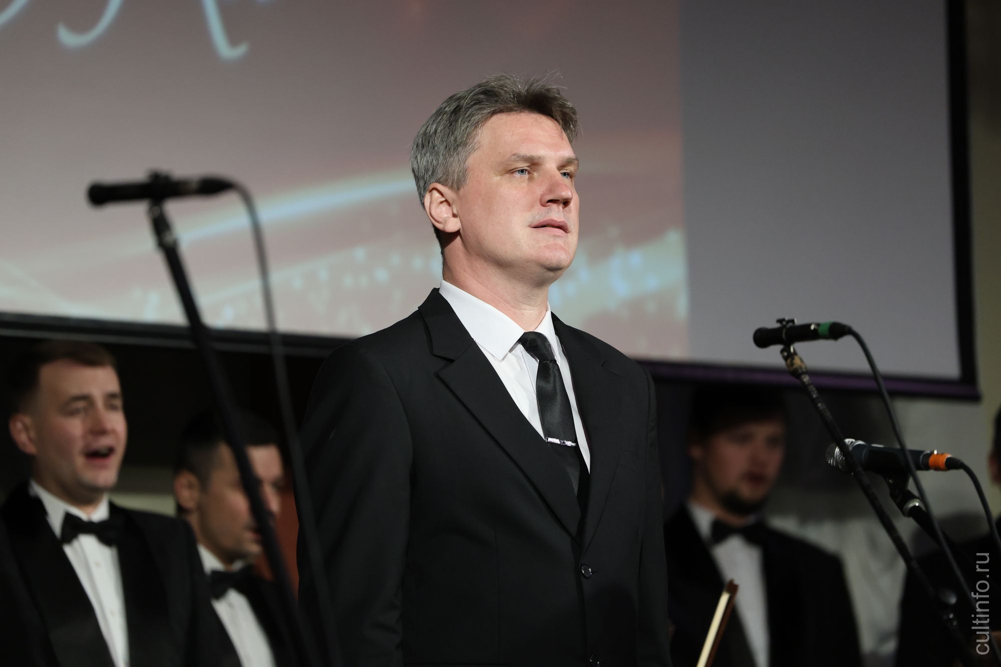 Антон Николаев