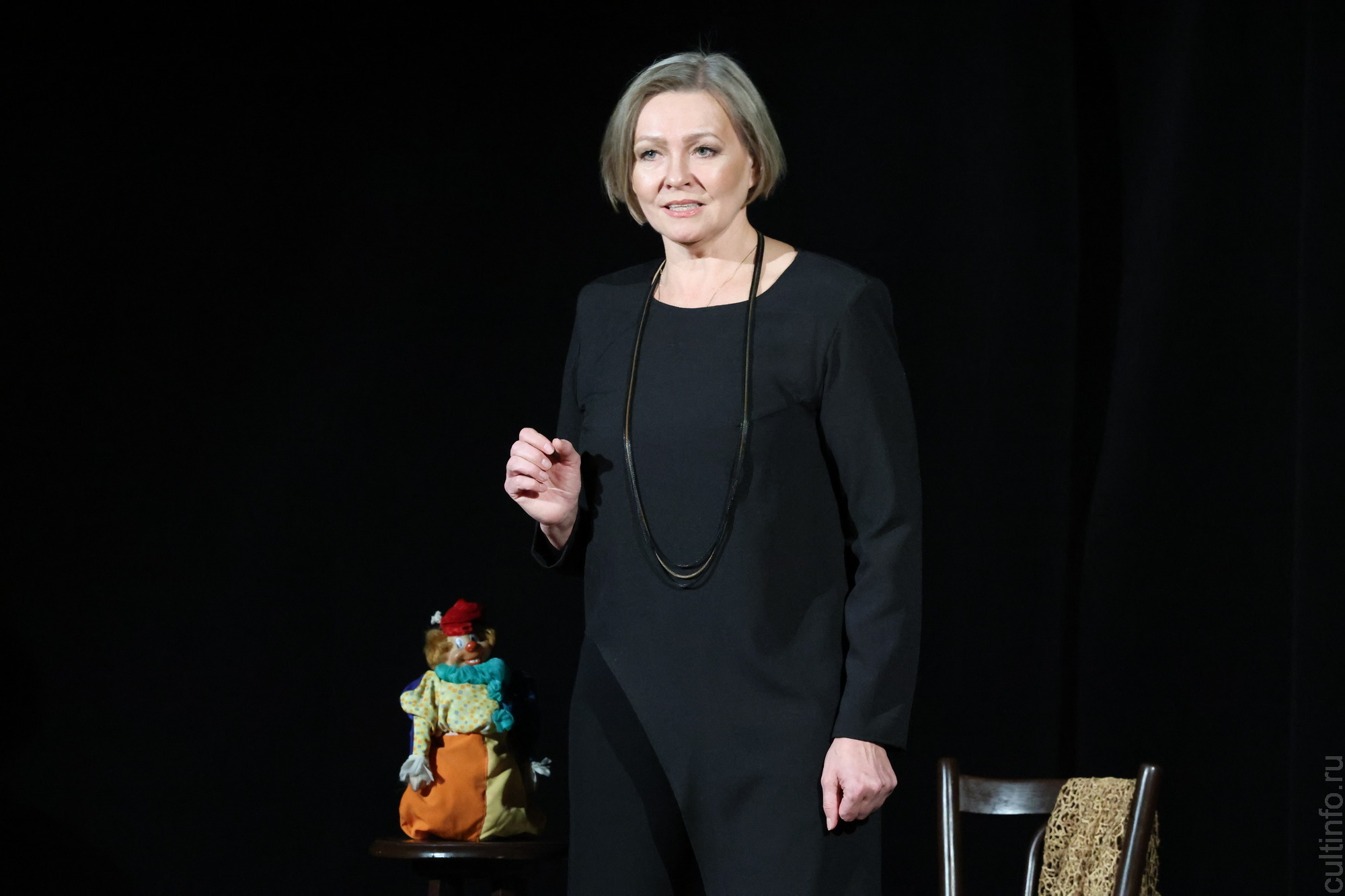 О любви языком XIX столетия рассказывает в своем новом моноспектакле в Доме актера актриса Яна Лихотина