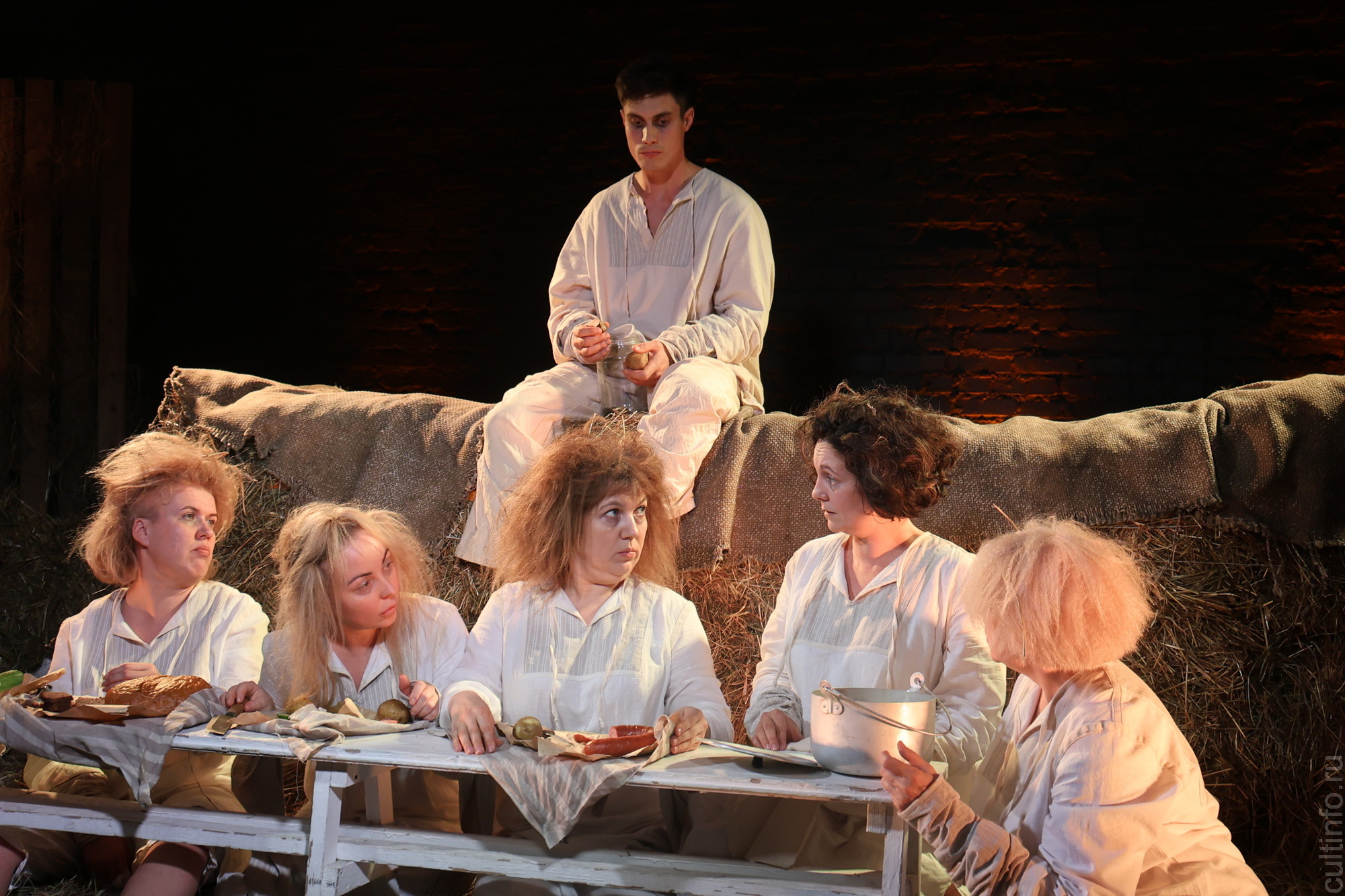 Хоррор по вологодскому фольклору: Мастерская «Звучать» представила новый спектакль «Сказочки»