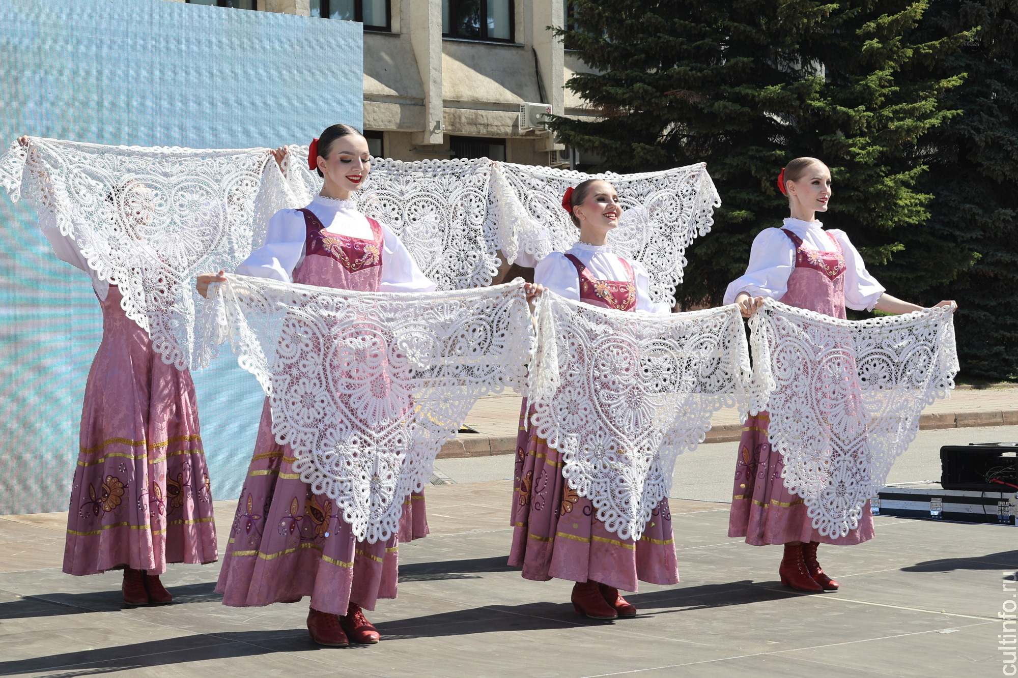 Кружевная акция «Память поколений» объединила в Вологде более 350 мастериц 