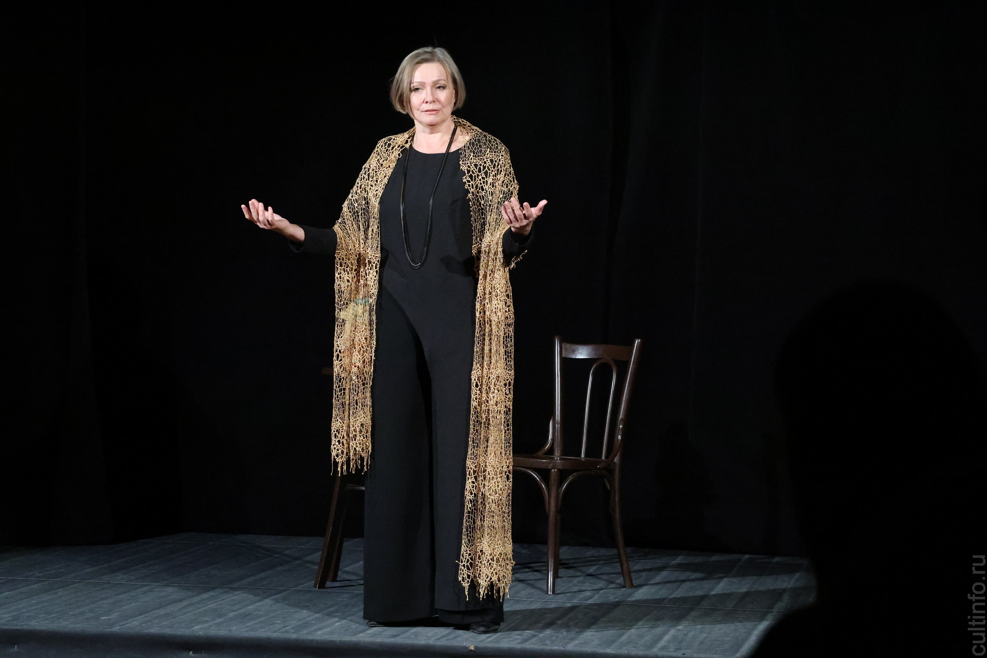 О любви языком XIX столетия рассказывает в своем новом моноспектакле в Доме актера актриса Яна Лихотина