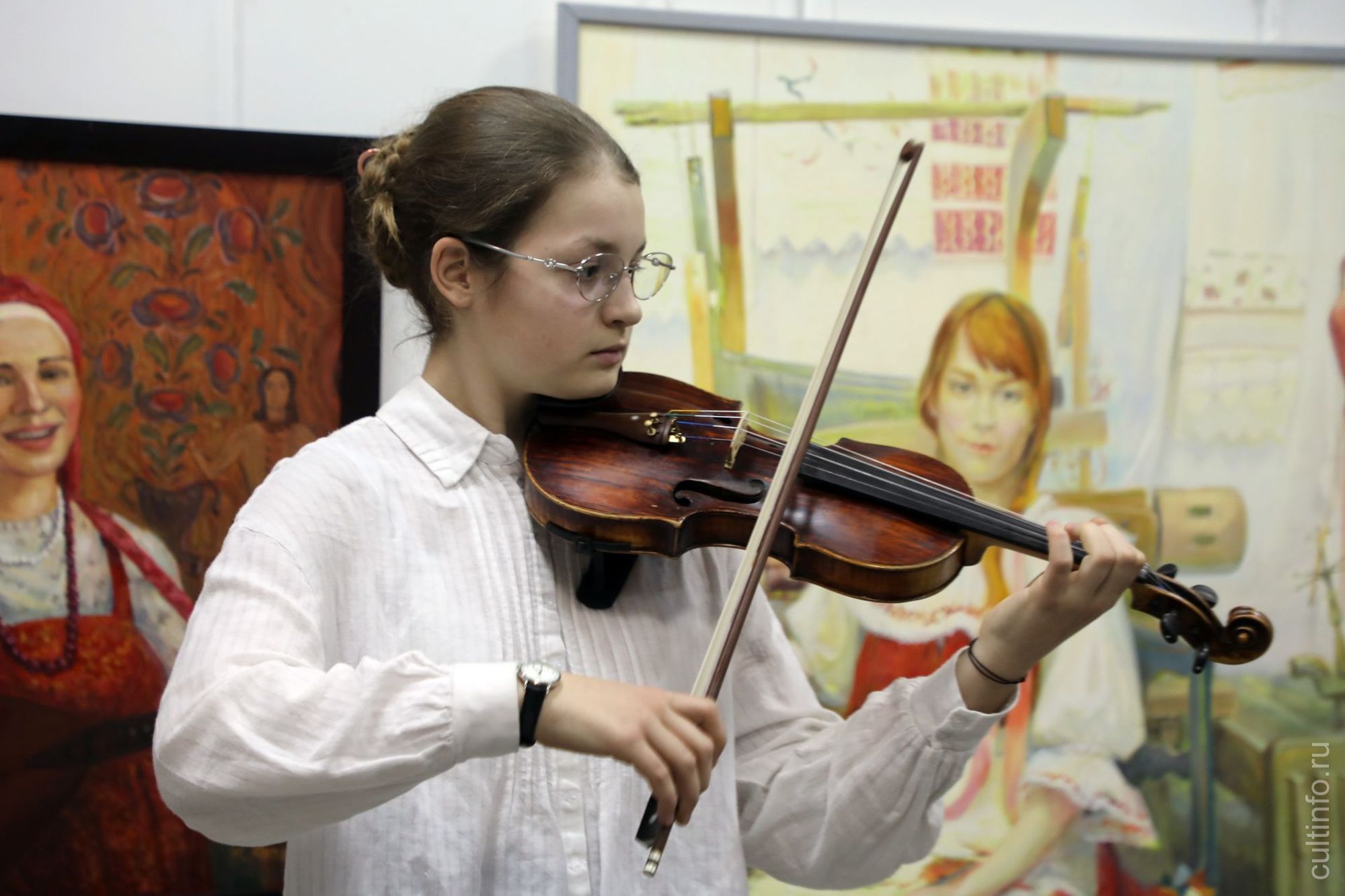 Ансамбль «Лад» Детской музыкальной школы №1. В составе Матвей Якуничев, Андрей Хабаров, Анастасия Подколзина, Алёна Логинова, Анастасия Мешавкина. Руководитель Ольга Емельянова.