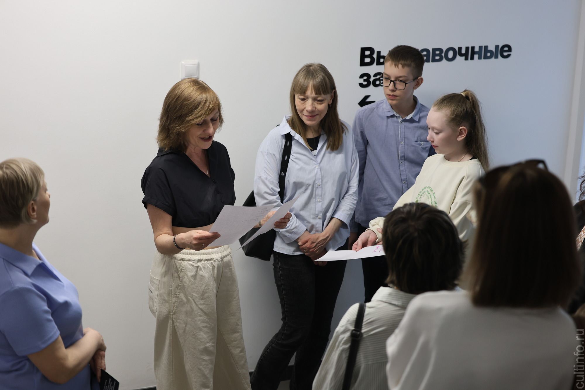 Герои улиц, картин, спектаклей и песен: картинная галерея отметила «Ночь музеев» встречами самых разных форматов 