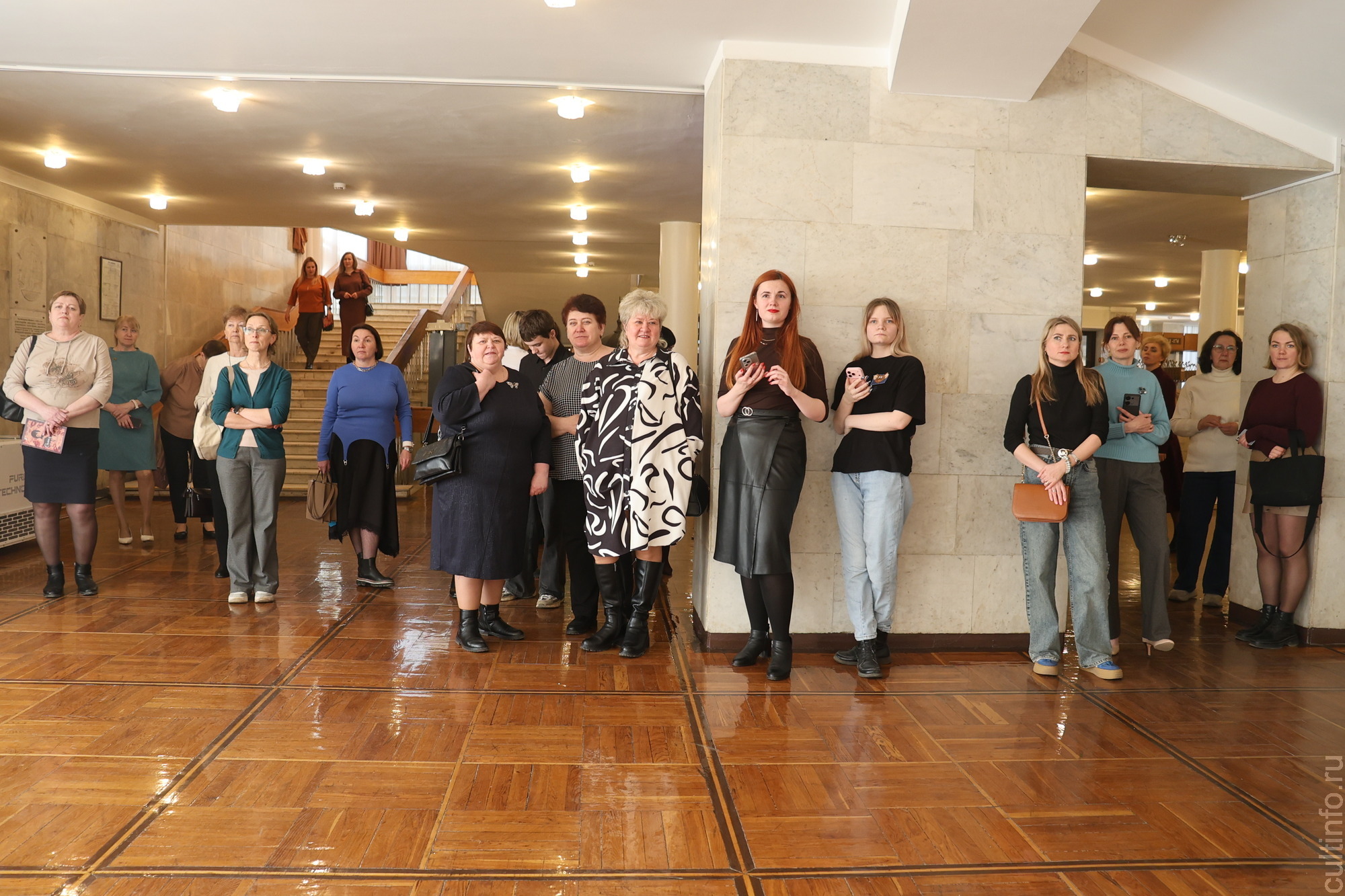 Выставку к юбилею народного артиста РФ Леонида Рудого открыли в Вологодском драматическом театре