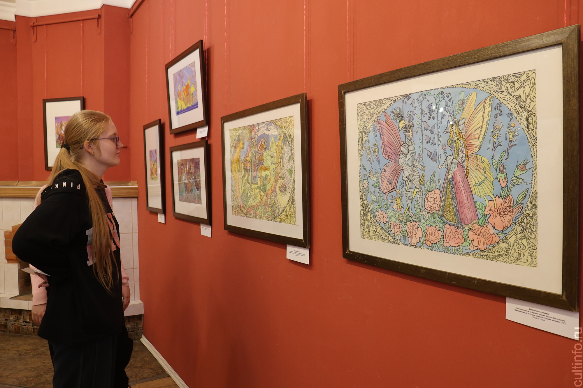 Сказочные сюжеты представил на выставке в Доме Корбакова художник из Сокола Марат Брызгалов