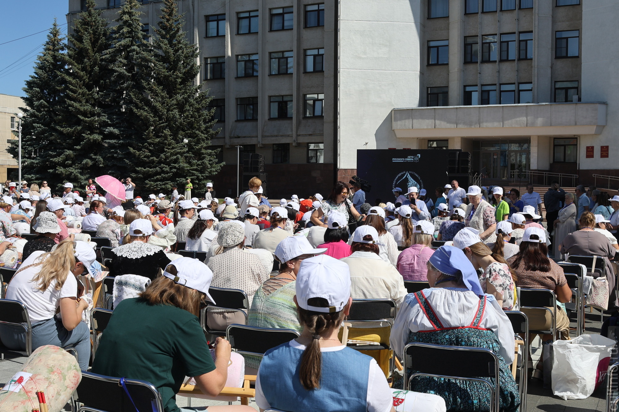 Кружевная акция «Память поколений» объединила в Вологде более 350 мастериц 