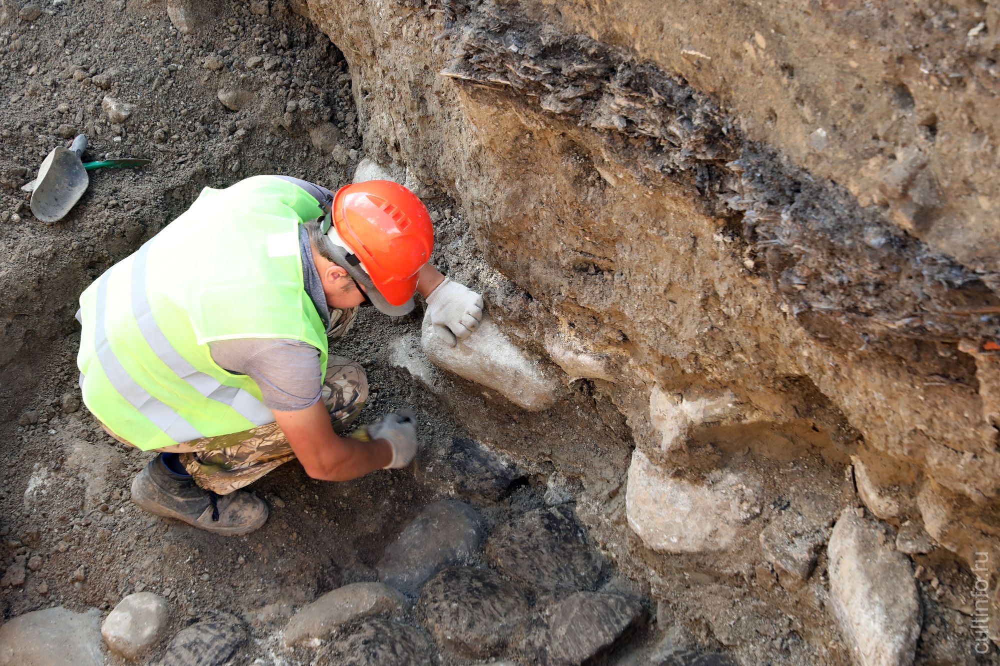 Раскопки на перекрестке улиц Мира и Козленской