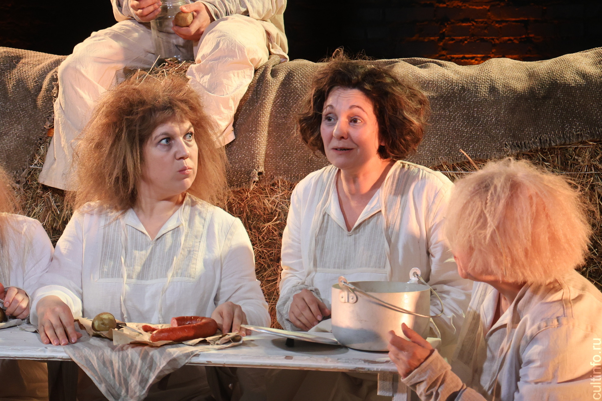 Хоррор по вологодскому фольклору: Мастерская «Звучать» представила новый спектакль «Сказочки»