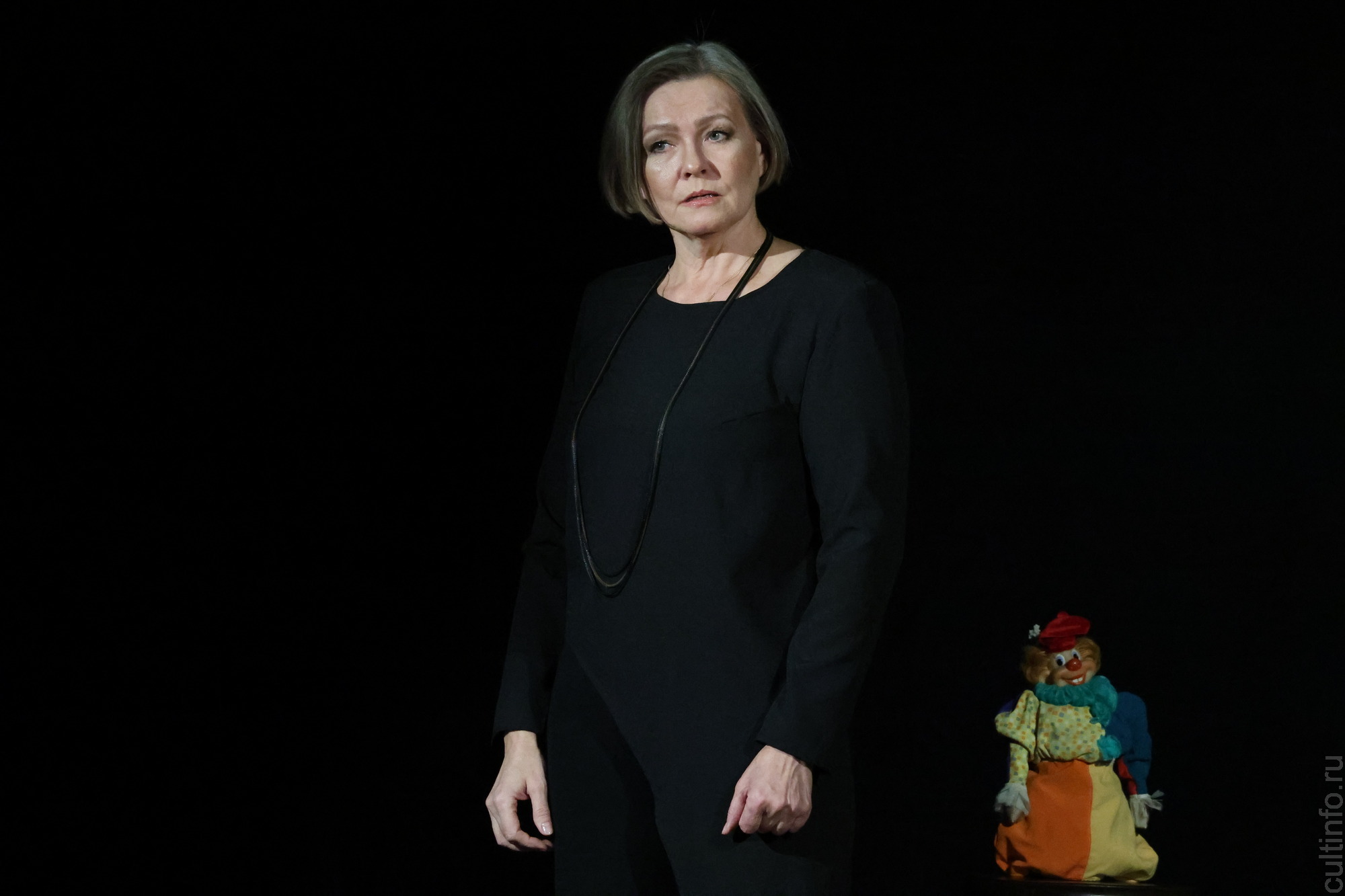 О любви языком XIX столетия рассказывает в своем новом моноспектакле в Доме актера актриса Яна Лихотина