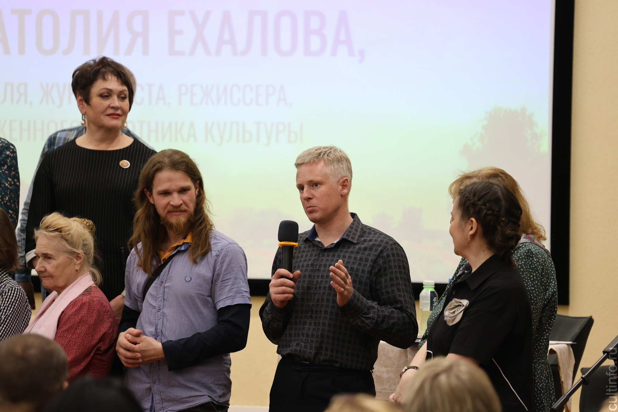 Большим творческим вечером в областной  библиотеке  отметил юбилей известный вологодский писатель, журналист и режиссер Анатолий Ехалов