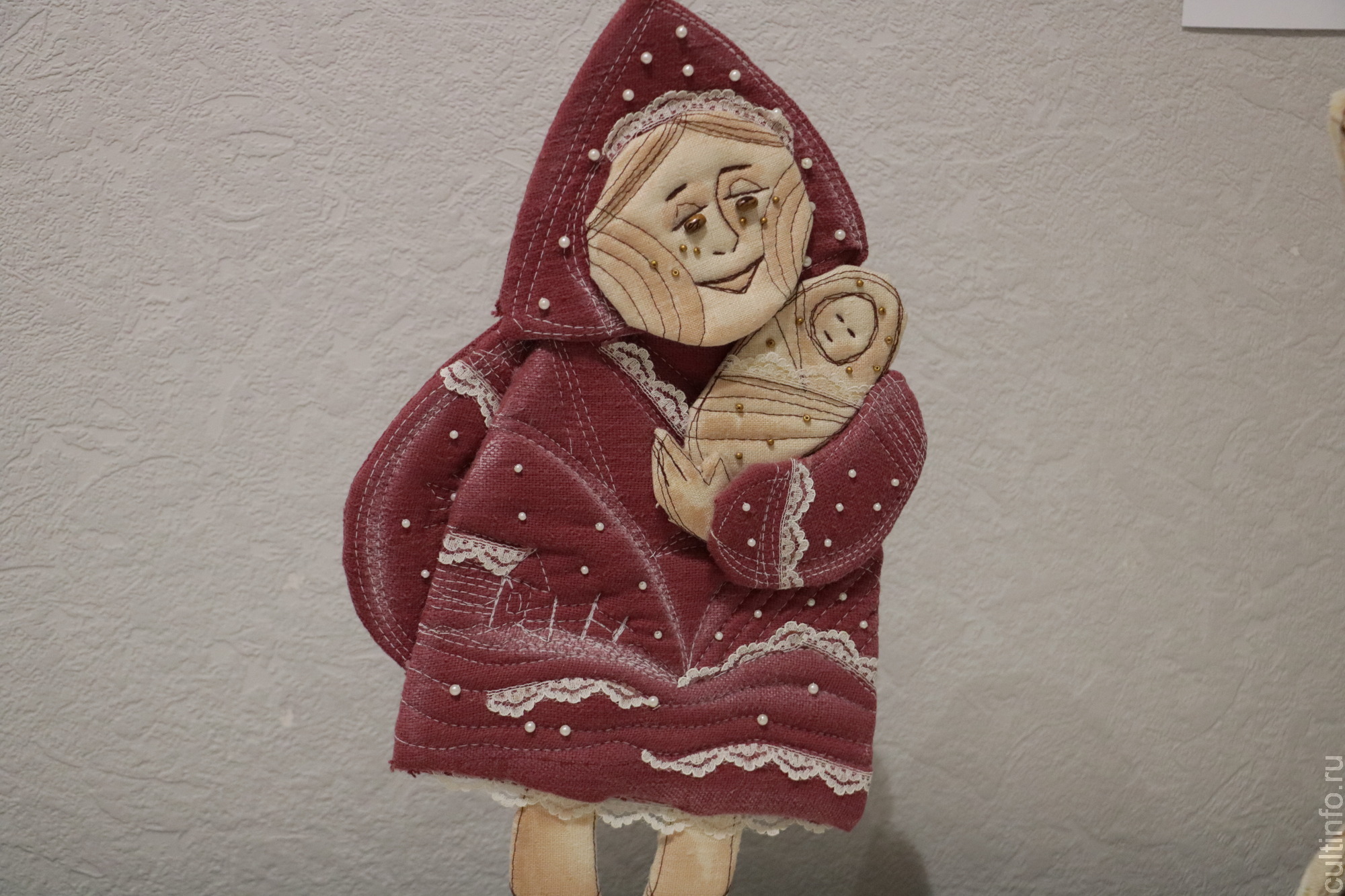 Последнюю неделю в Вологде работает уютная выставка череповчанки Елены Ивановой «Родом из детства»