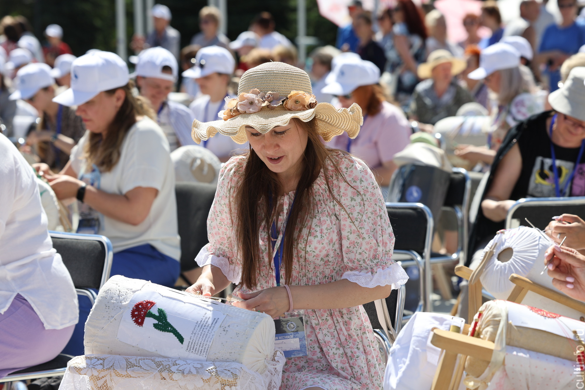 Кружевная акция «Память поколений» объединила в Вологде более 350 мастериц 