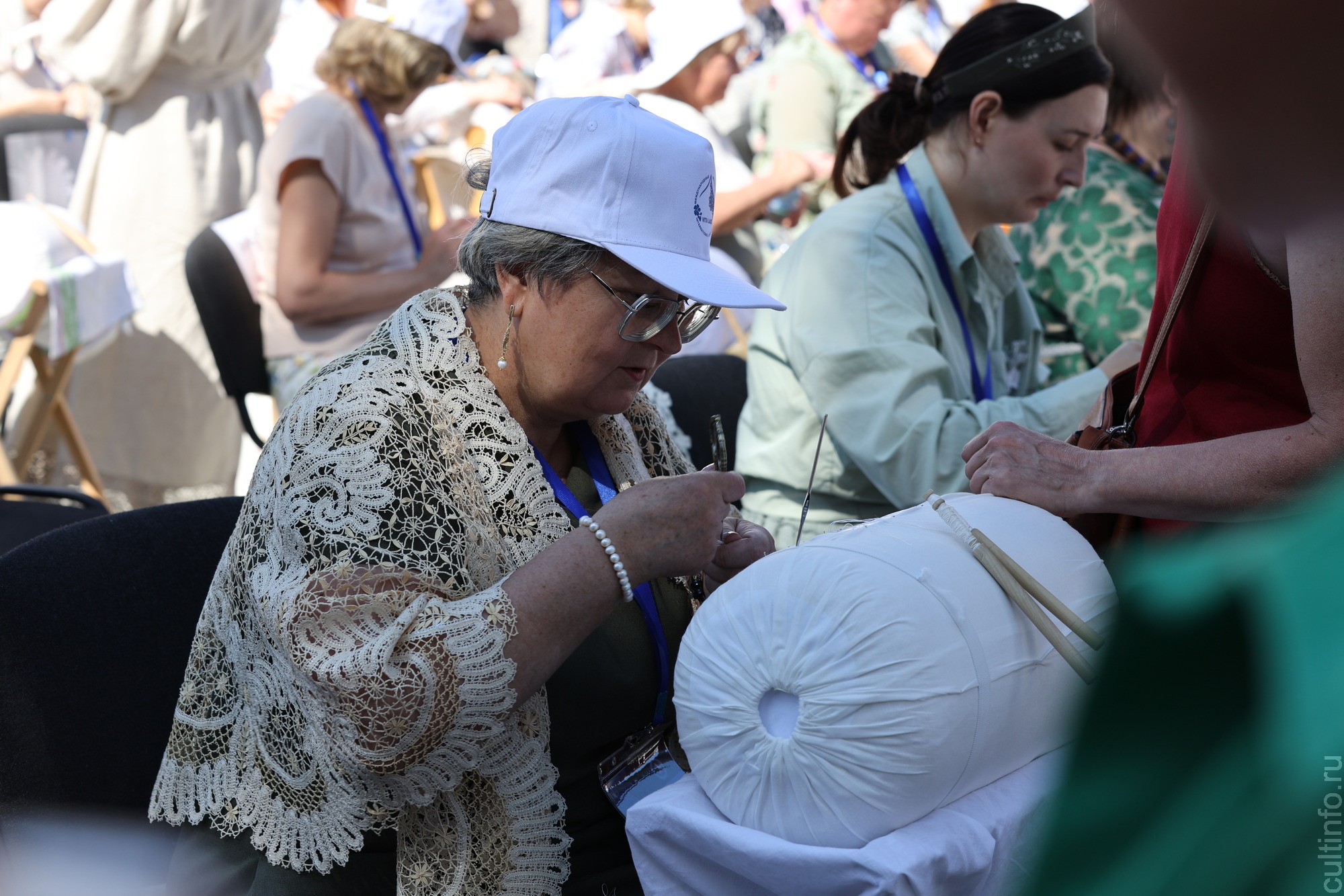 Кружевная акция «Память поколений» объединила в Вологде более 350 мастериц 