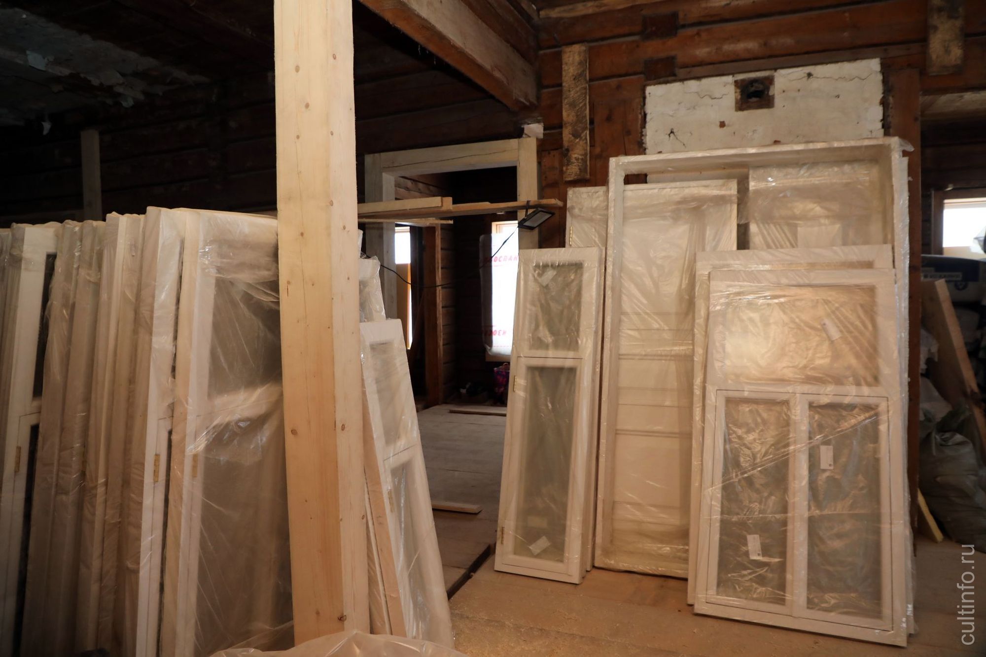 Дом на Ленинградской, 34. Оконные рамы