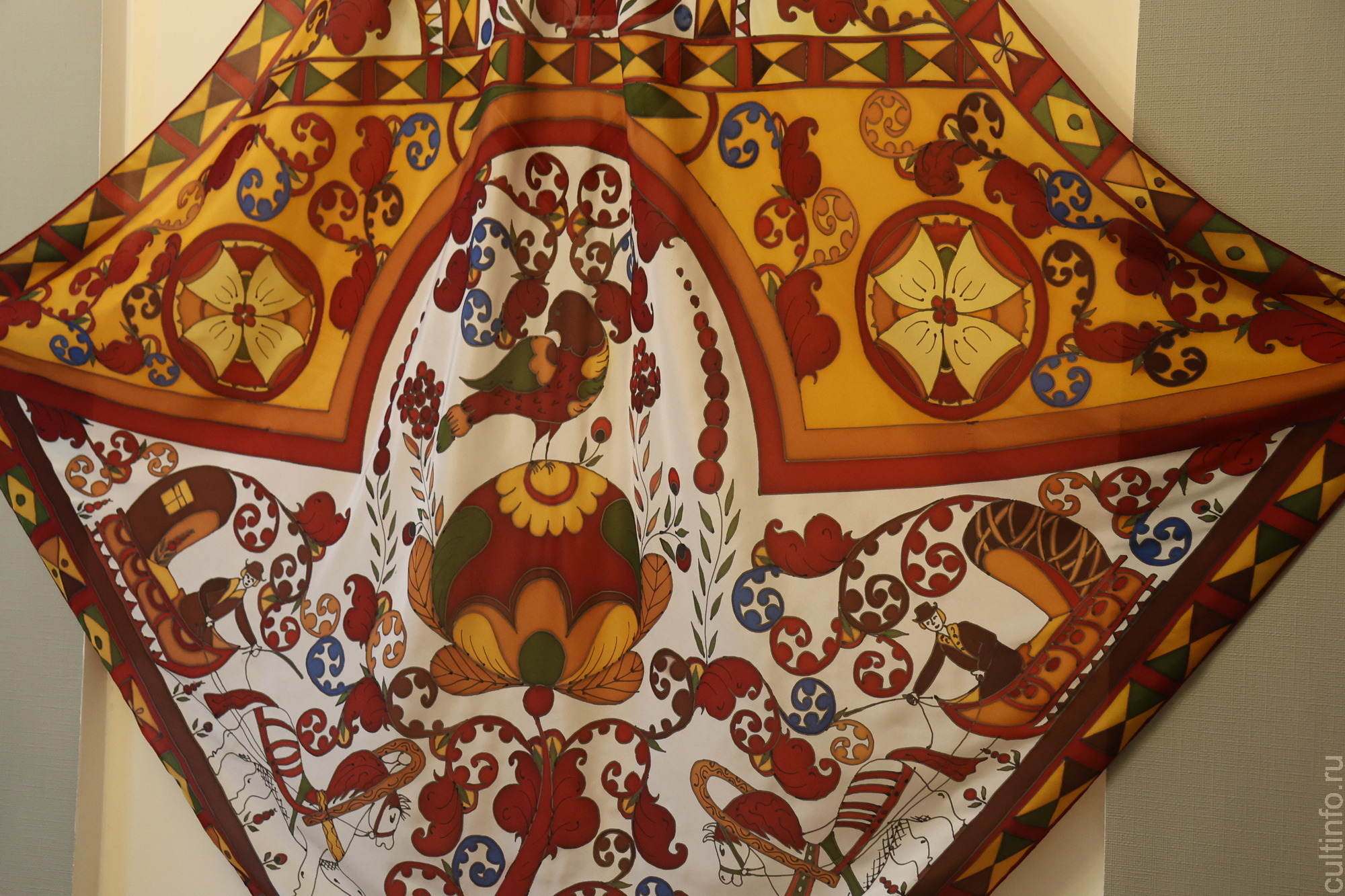 Борецкую роспись на шелке увидят вологжане в Центре ремесел