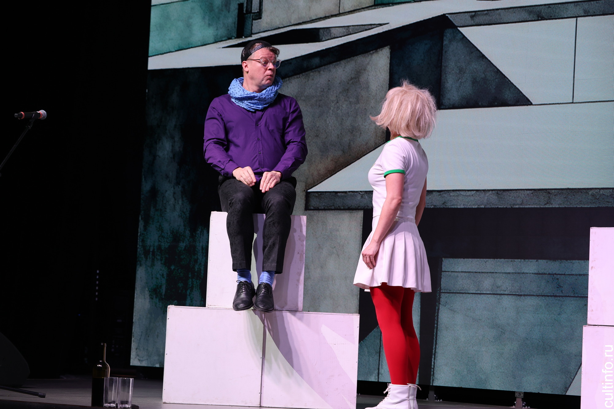 О тонкостях семейных взаимоотношений рассказывает новый спектакль «Свободные отношения» Дарьи Сахновской и Виктора Харжавина 