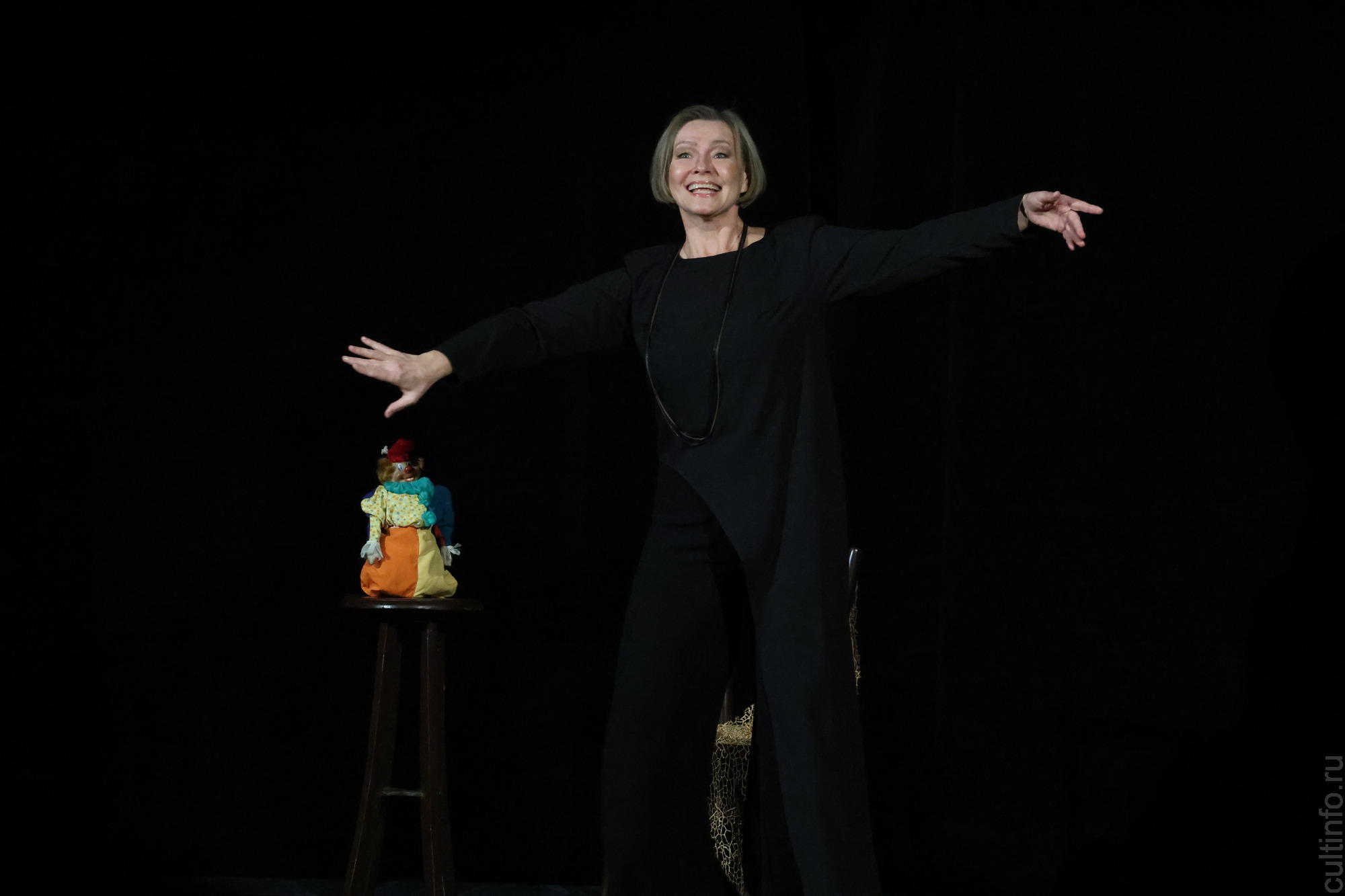 О любви языком XIX столетия рассказывает в своем новом моноспектакле в Доме актера актриса Яна Лихотина