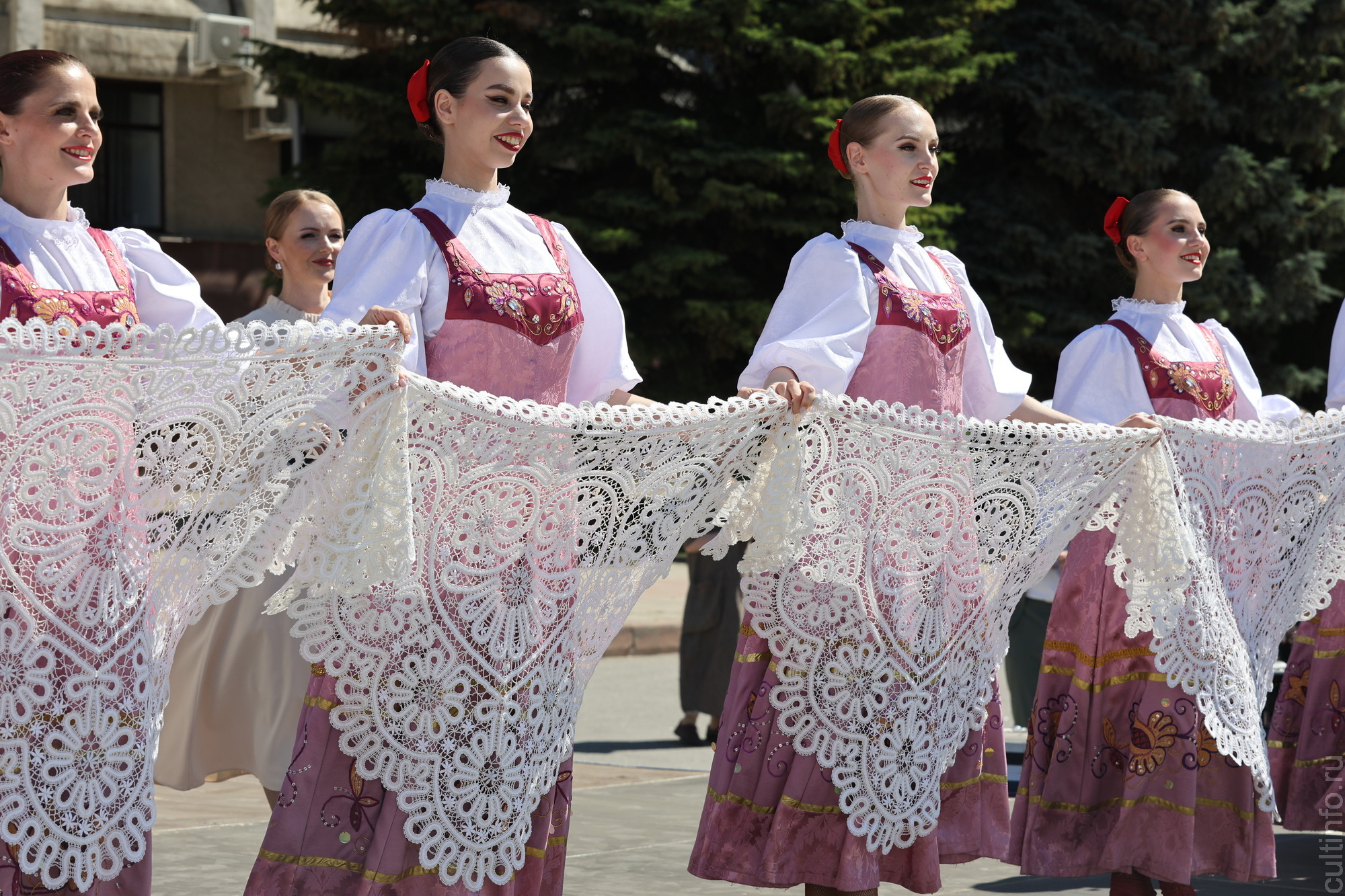 Кружевная акция «Память поколений» объединила в Вологде более 350 мастериц 