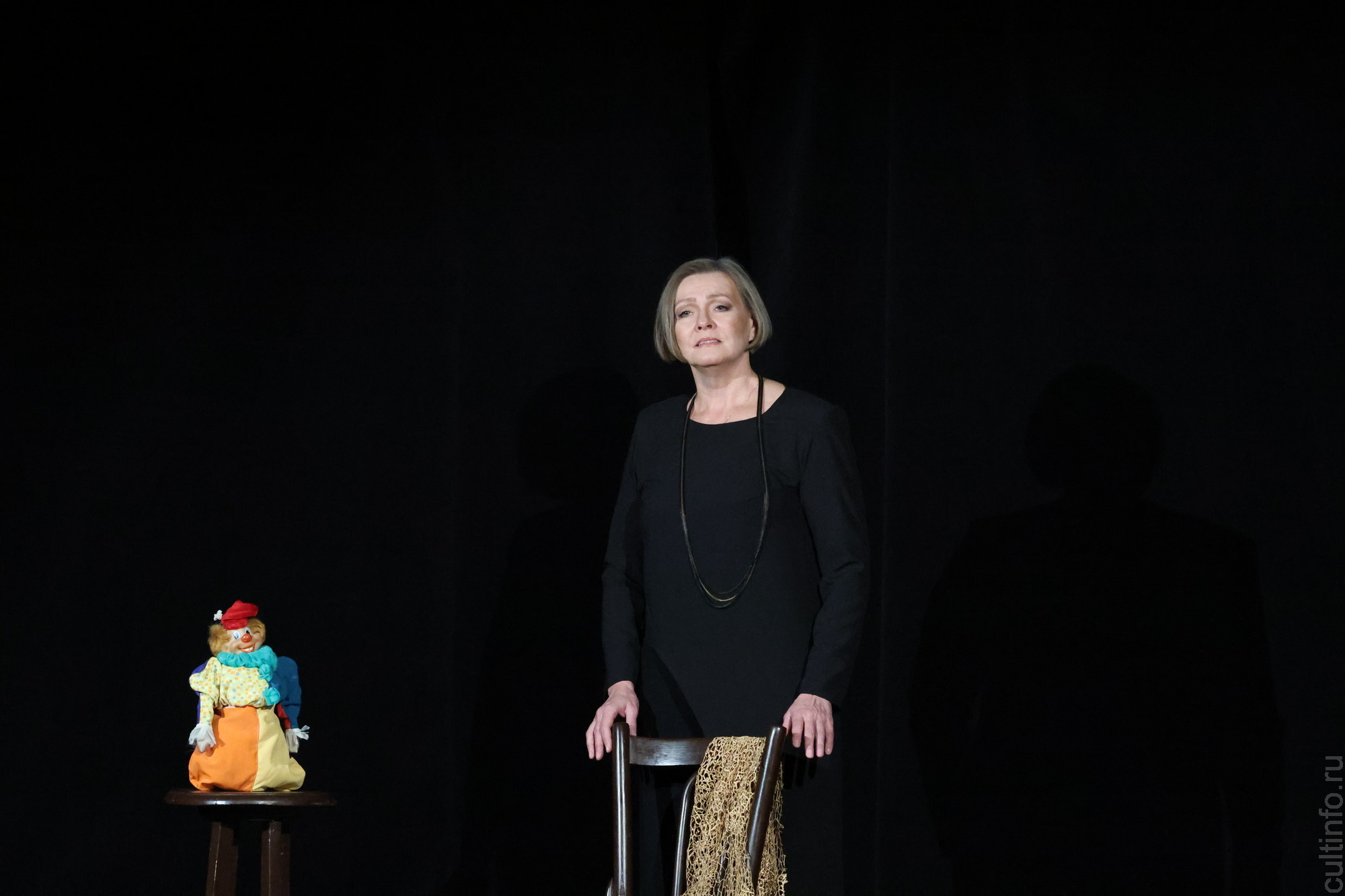 О любви языком XIX столетия рассказывает в своем новом моноспектакле в Доме актера актриса Яна Лихотина