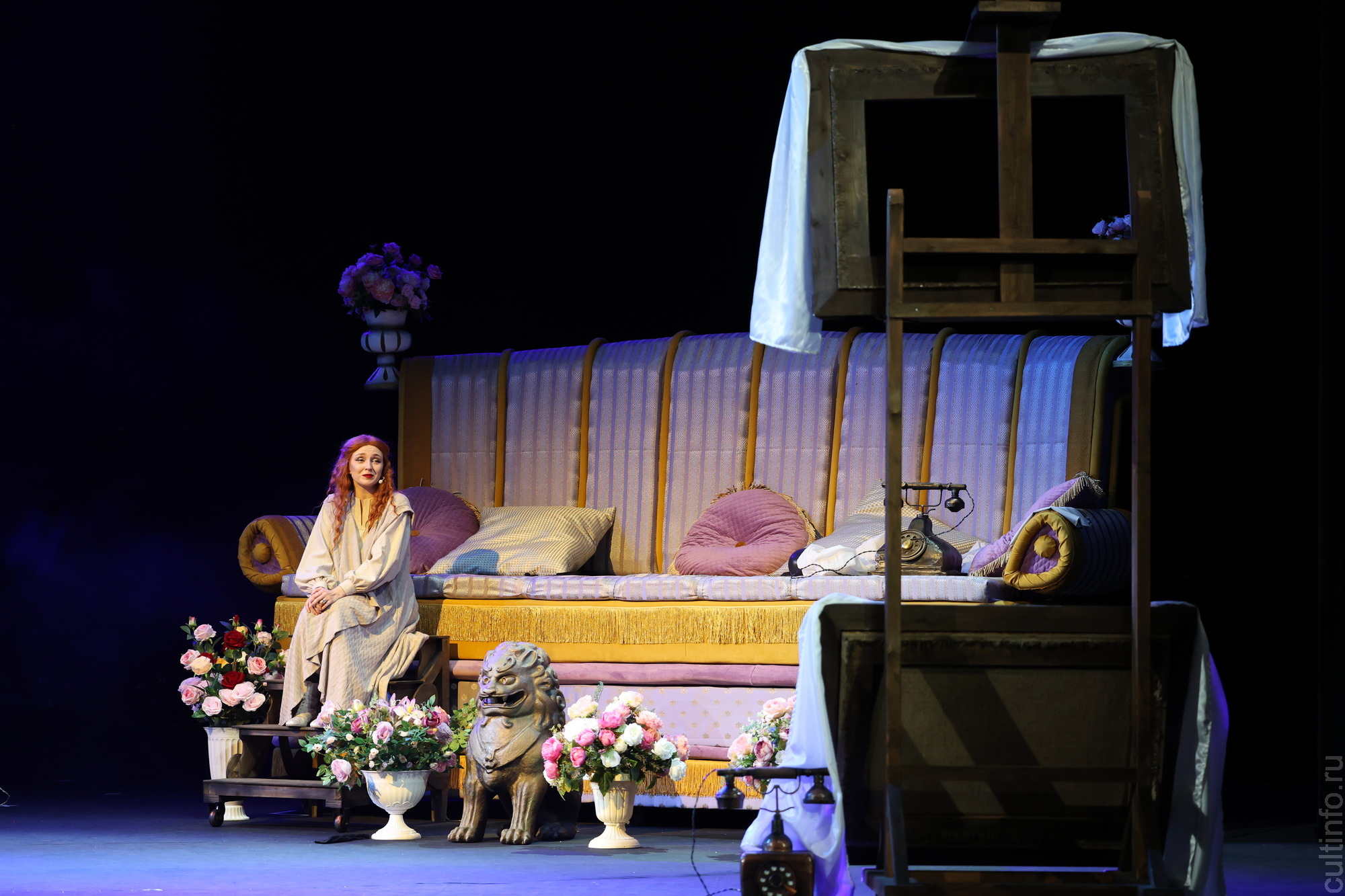 Гангстерскую комедию «Бруклинская сказка» представили на сцене Вологодского драматического театра