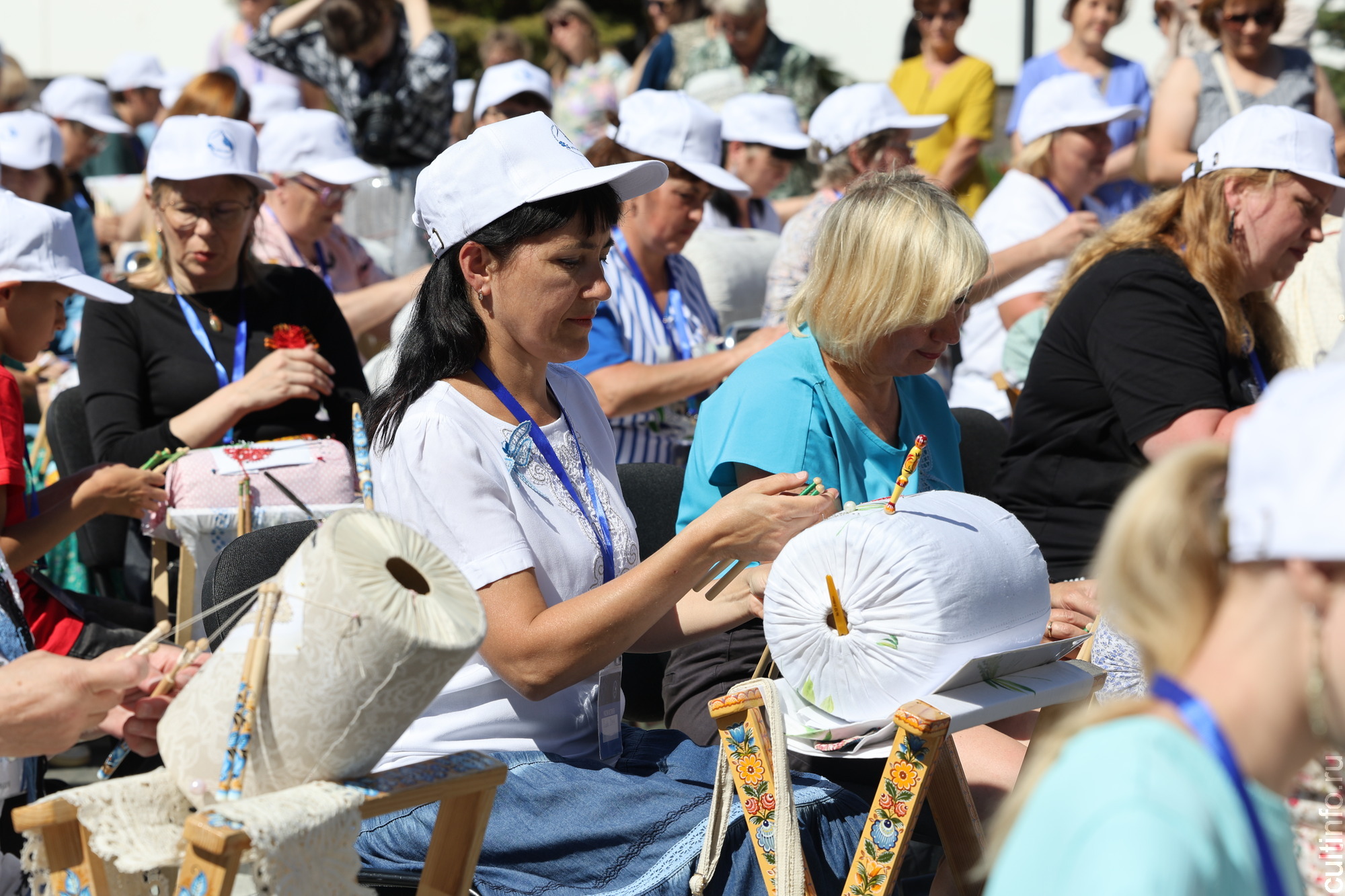 Кружевная акция «Память поколений» объединила в Вологде более 350 мастериц 