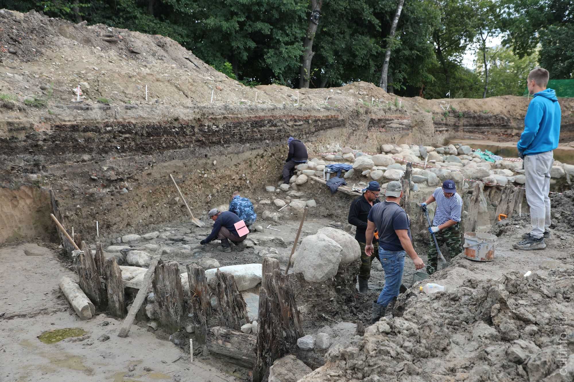 Фундаменты Наугольной башни крепости Ивана Грозного (угловая башня северо-восточной части крепости).