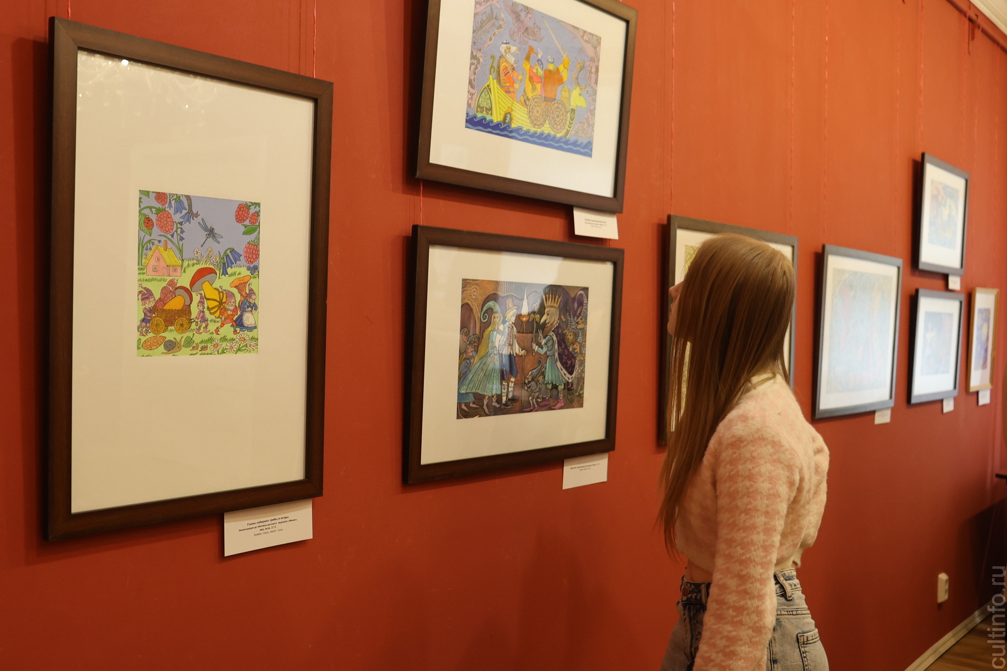 Сказочные сюжеты представил на выставке в Доме Корбакова художник из Сокола Марат Брызгалов