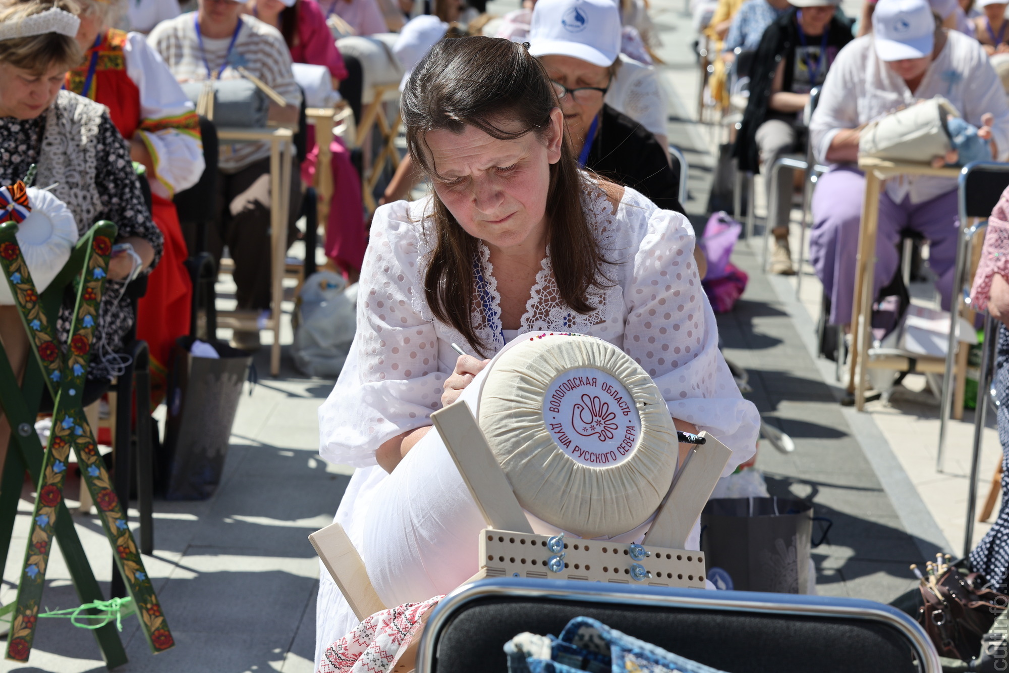 Кружевная акция «Память поколений» объединила в Вологде более 350 мастериц 