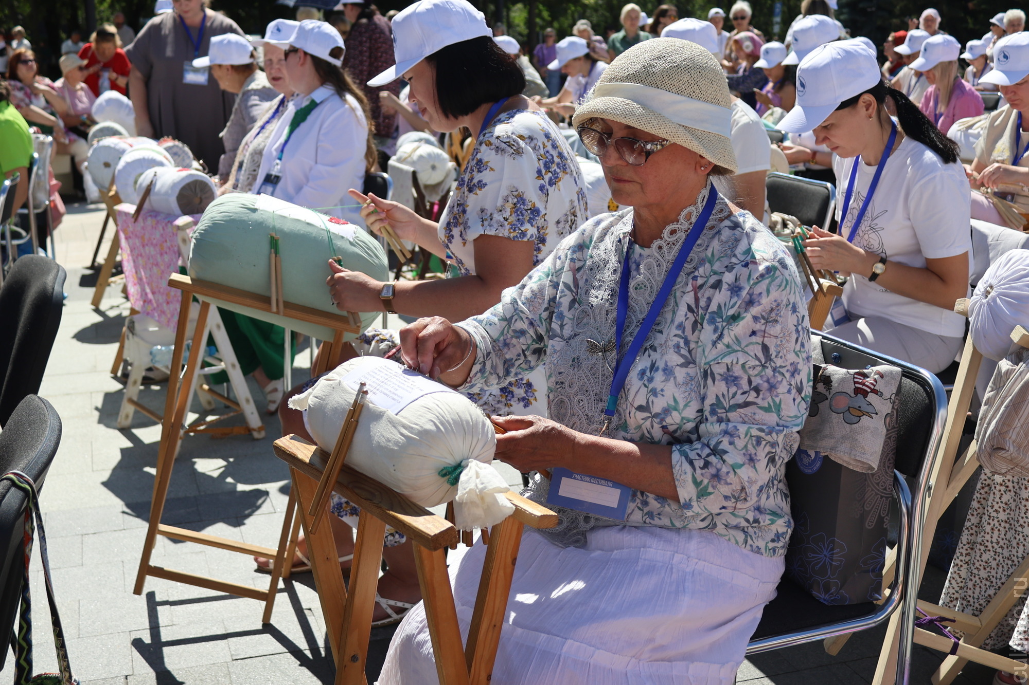 Кружевная акция «Память поколений» объединила в Вологде более 350 мастериц 