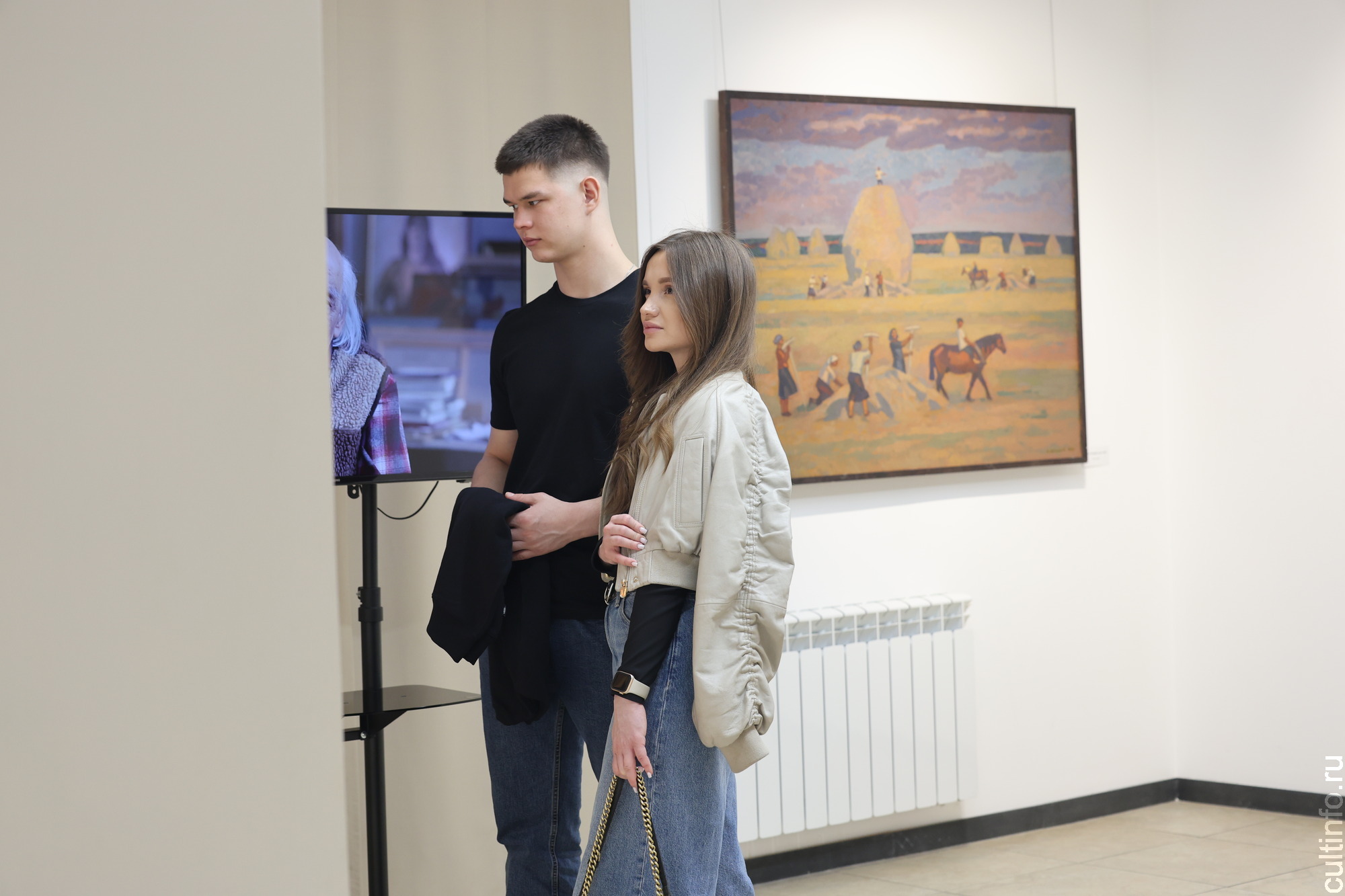 Герои улиц, картин, спектаклей и песен: картинная галерея отметила «Ночь музеев» встречами самых разных форматов 