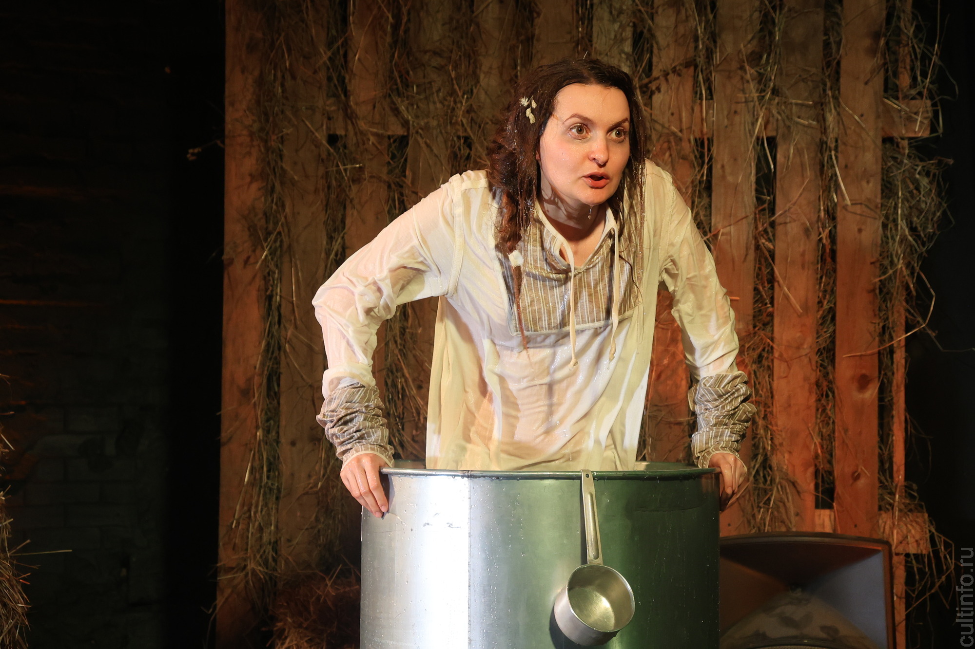 Хоррор по вологодскому фольклору: Мастерская «Звучать» представила новый спектакль «Сказочки»