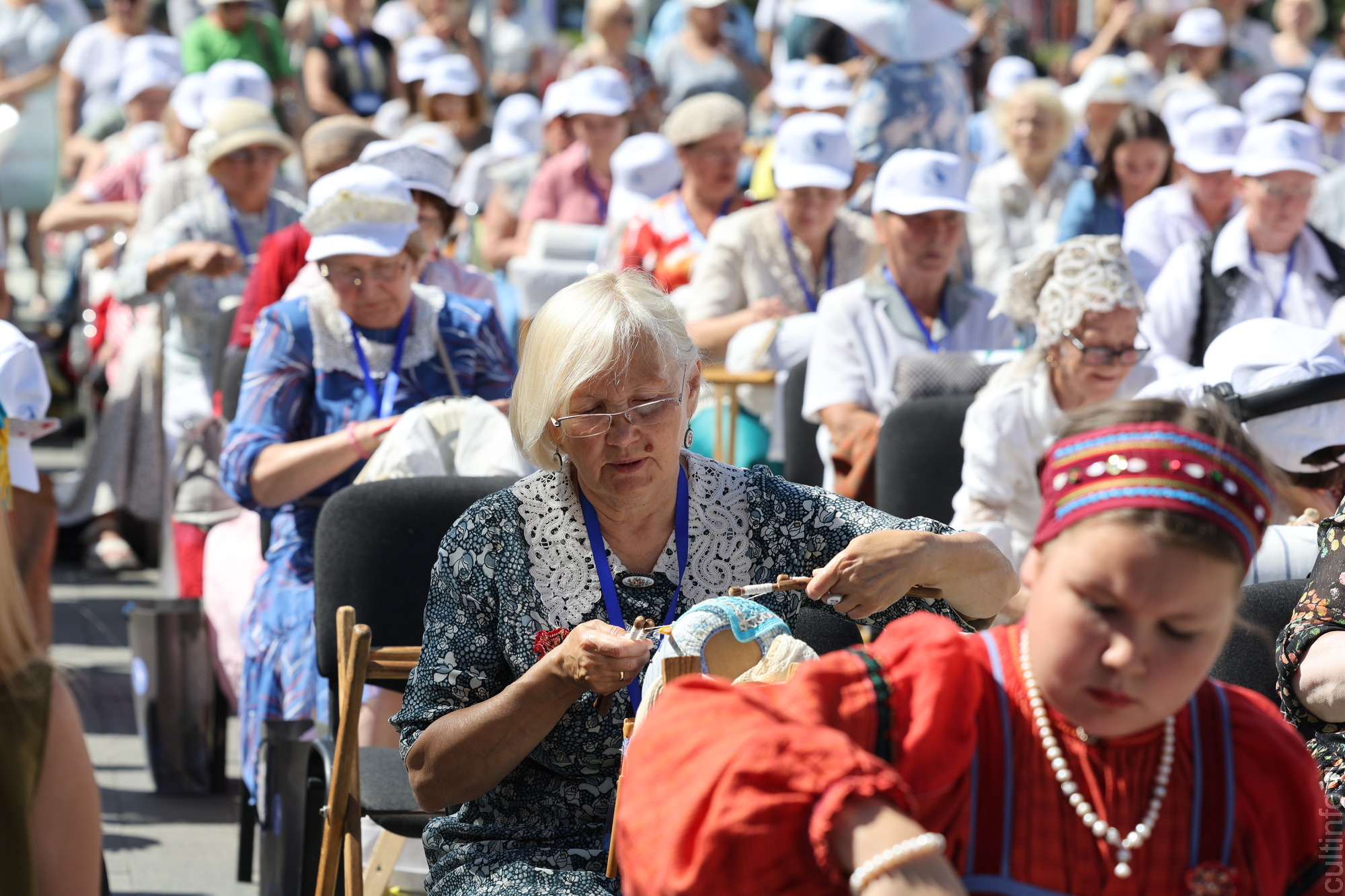 Кружевная акция «Память поколений» объединила в Вологде более 350 мастериц 