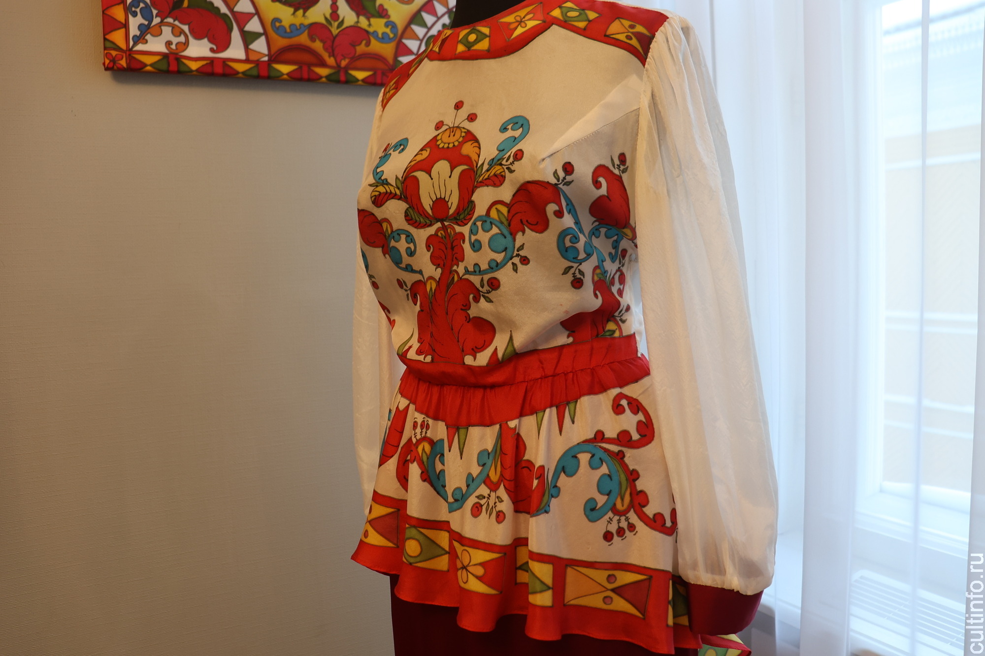 Борецкую роспись на шелке увидят вологжане в Центре ремесел