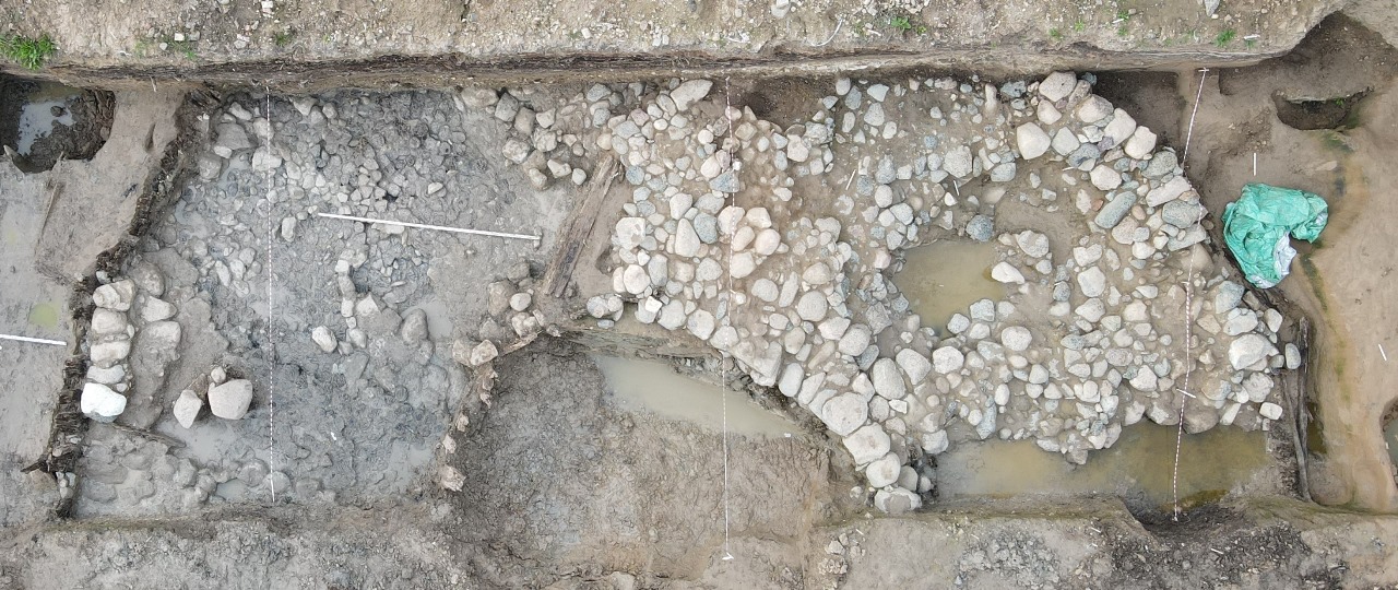 Фундаменты Наугольной башни крепости Ивана Грозного (угловая башня северо-восточной части крепости). Фото Игната Сивожелезова