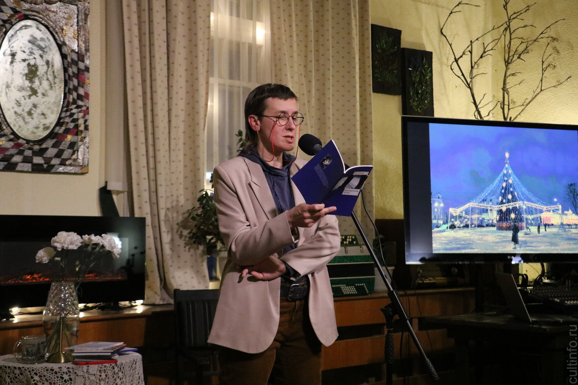 Творческим вечером в уютной, почти домашней обстановке Литературной резиденции «Дом дяди Гиляя» отметила свой юбилей известный вологодский поэт Ната Сучкова