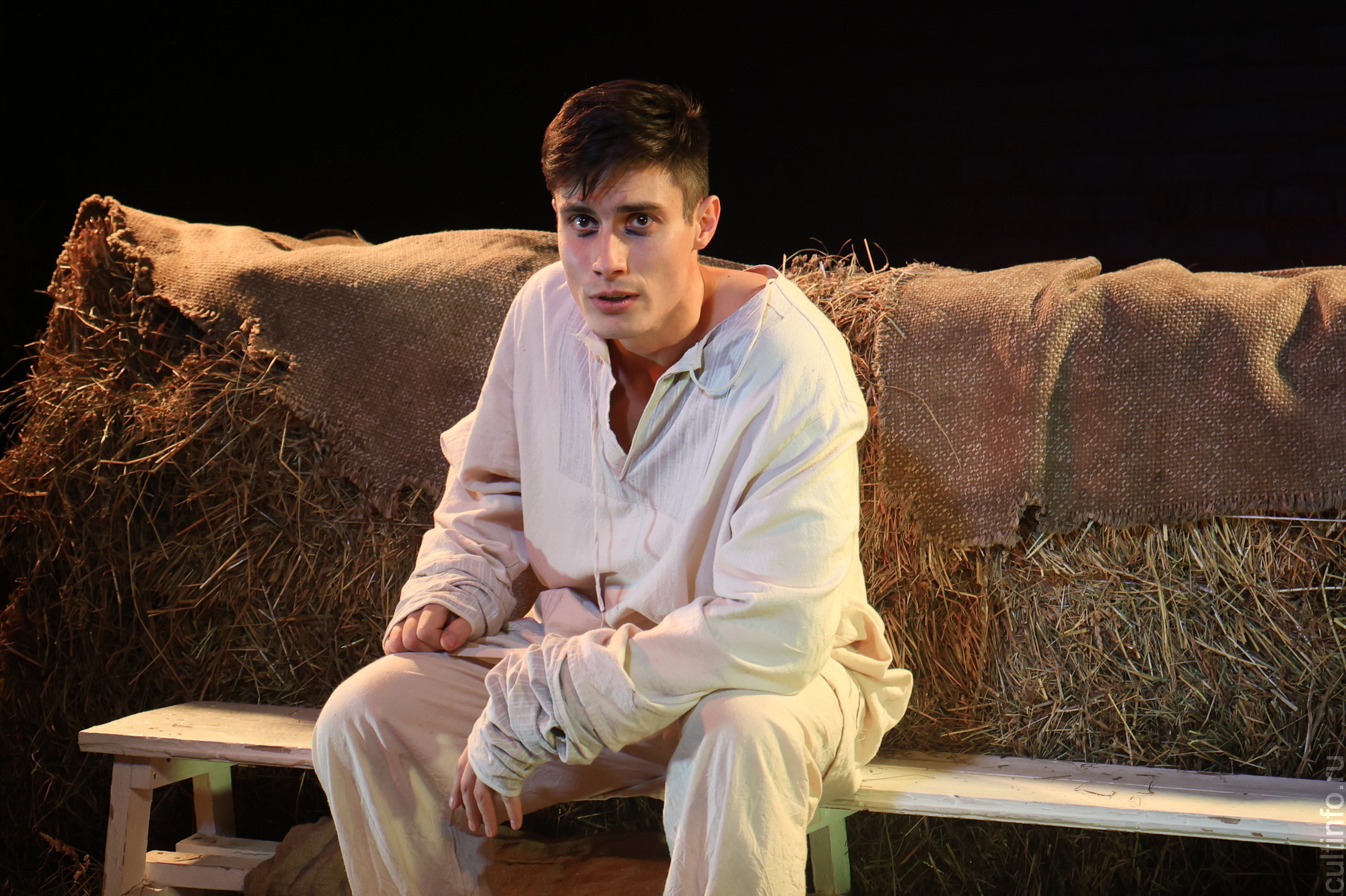 Хоррор по вологодскому фольклору: Мастерская «Звучать» представила новый спектакль «Сказочки»