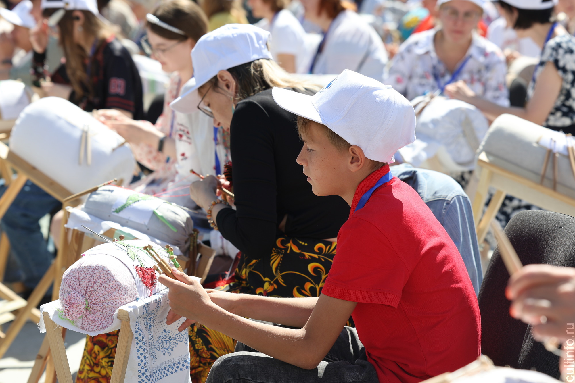 Кружевная акция «Память поколений» объединила в Вологде более 350 мастериц 