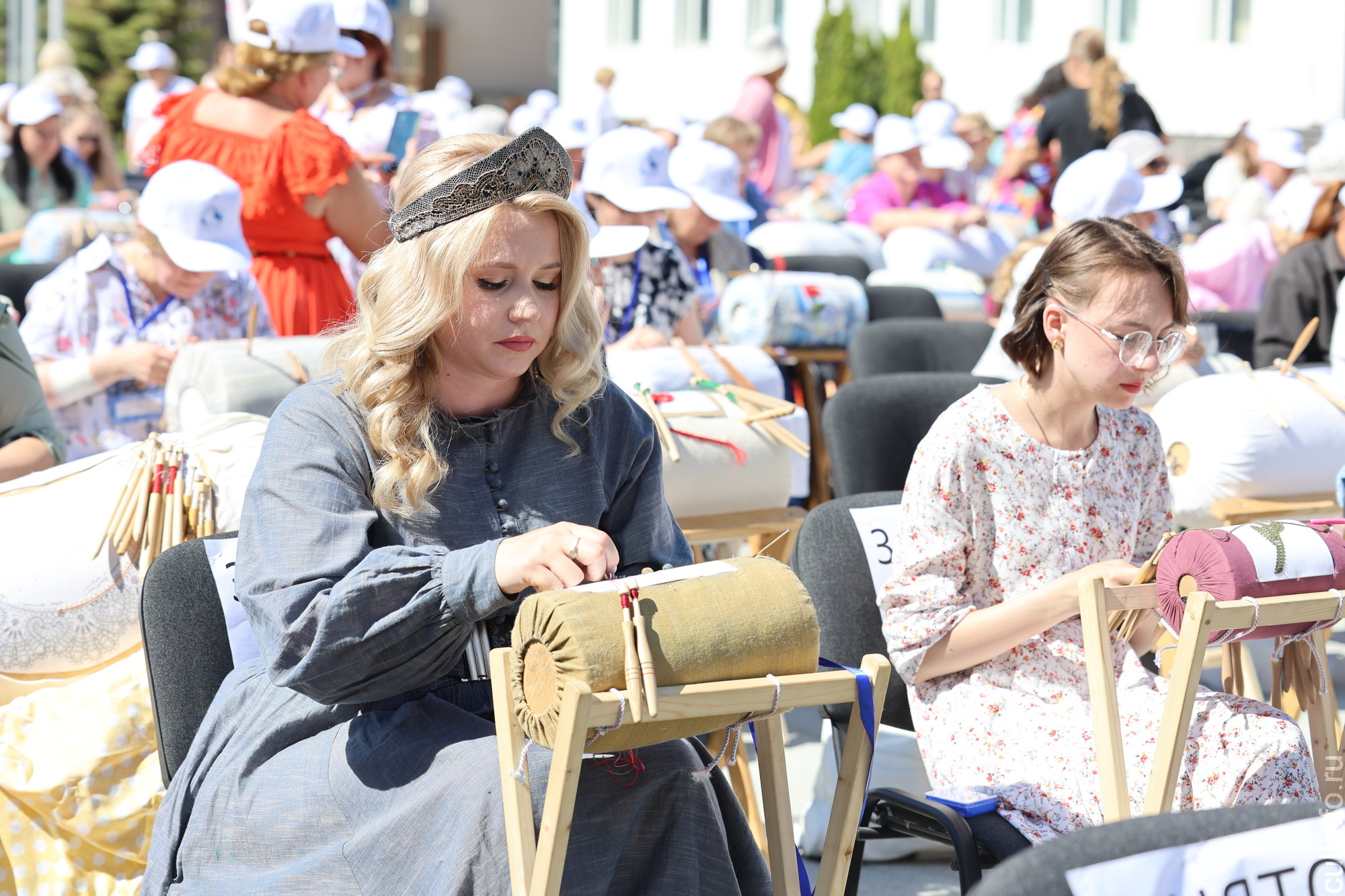 Кружевная акция «Память поколений» объединила в Вологде более 350 мастериц 