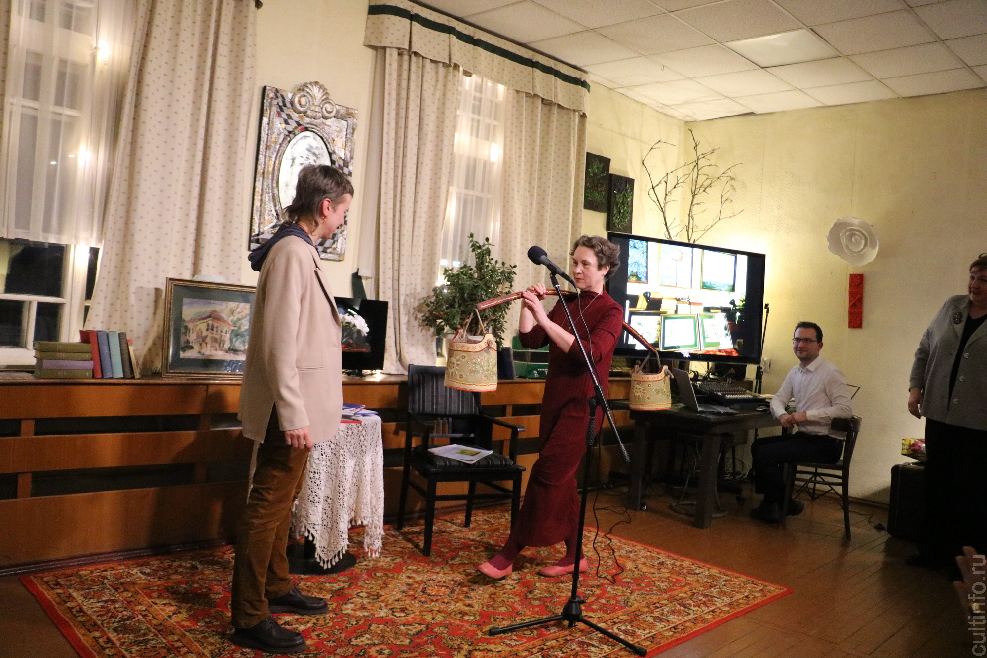 Творческим вечером в уютной, почти домашней обстановке Литературной резиденции «Дом дяди Гиляя» отметила свой юбилей известный вологодский поэт Ната Сучкова