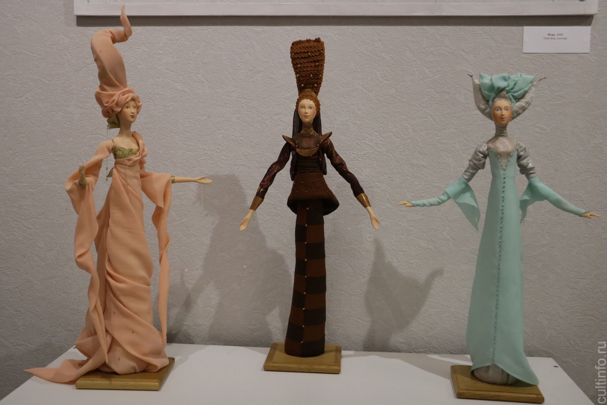 Последнюю неделю в Вологде работает уютная выставка череповчанки Елены Ивановой «Родом из детства»