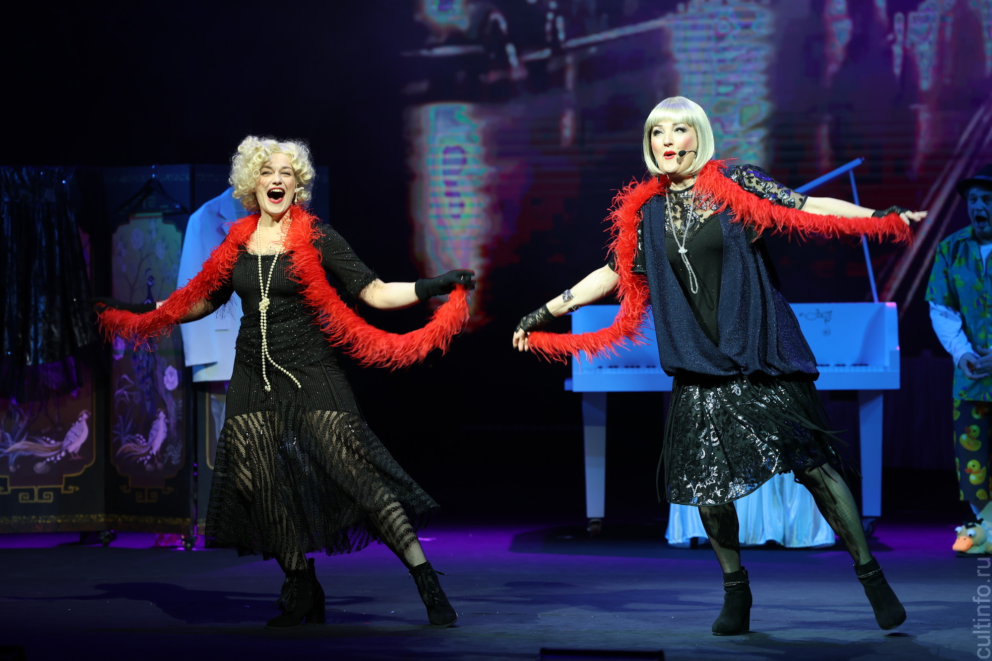 Гангстерскую комедию «Бруклинская сказка» представили на сцене Вологодского драматического театра