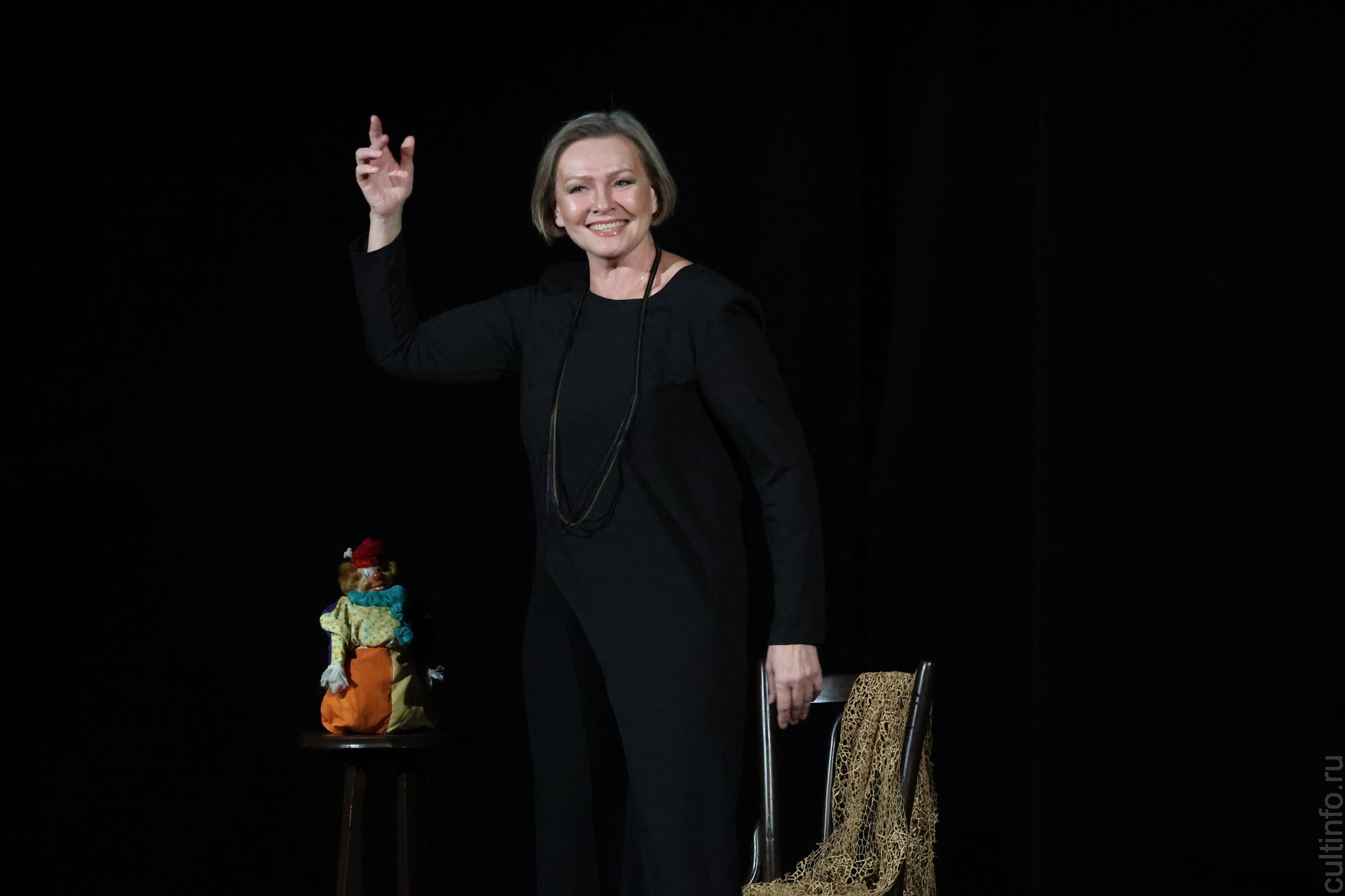 О любви языком XIX столетия рассказывает в своем новом моноспектакле в Доме актера актриса Яна Лихотина