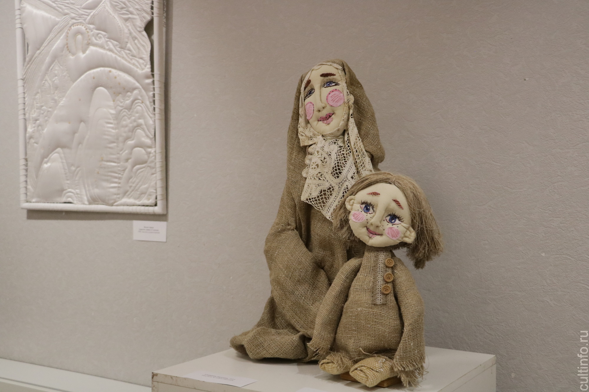 Последнюю неделю в Вологде работает уютная выставка череповчанки Елены Ивановой «Родом из детства»