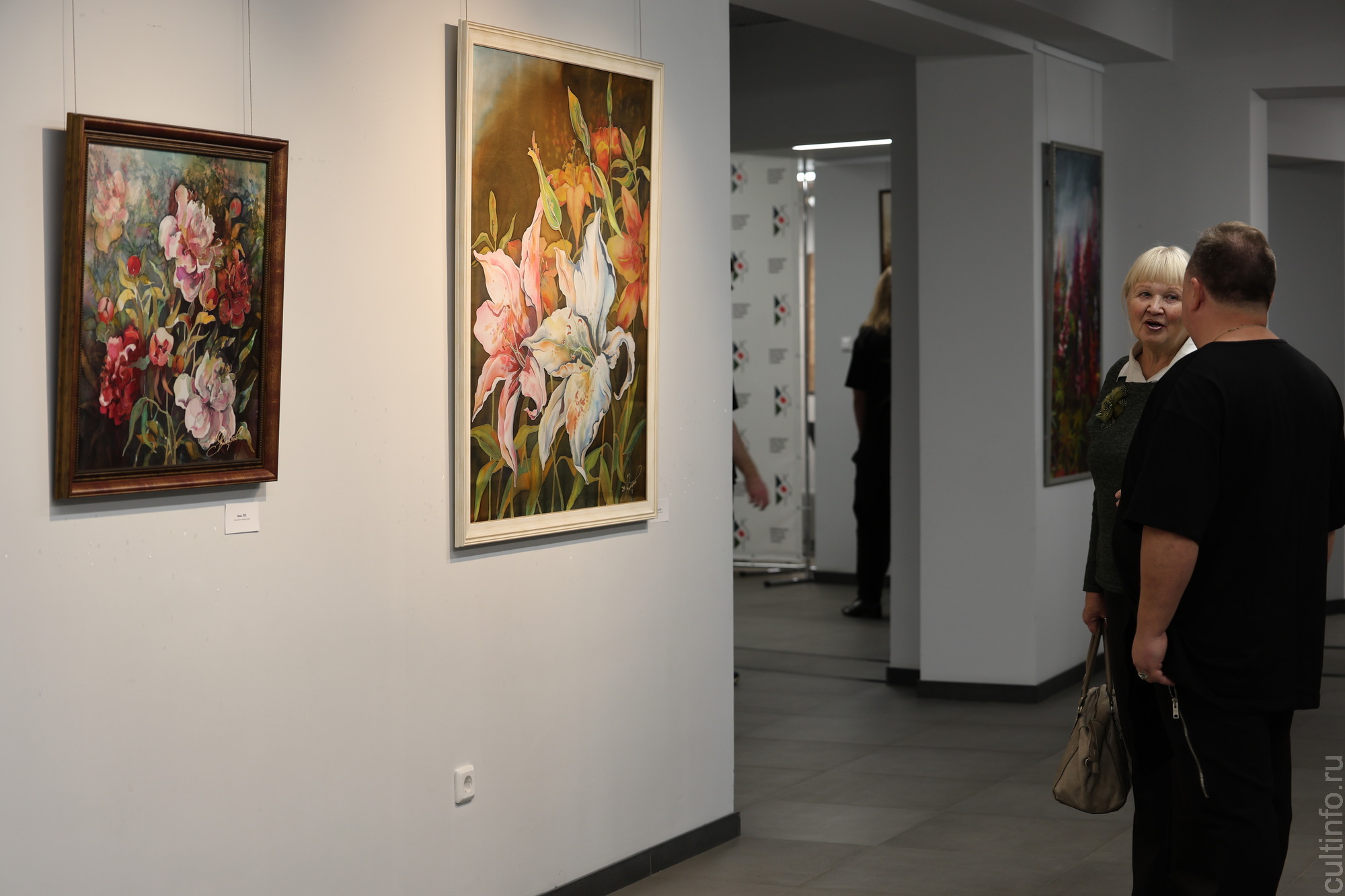 Все разнообразие батика – на выставке «В переплетениях цвета»  Романа Захарова в картинной галерее 