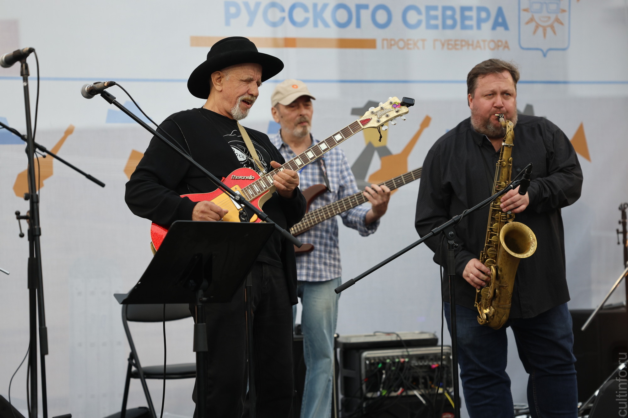 Музыкальную эстафету подхватили  именитые джазмены Виктор Колесов и «Петрович Бэнд» (Вологда), Анна Колесова (вокал) и специальный гость из Москвы Александр Гуреев